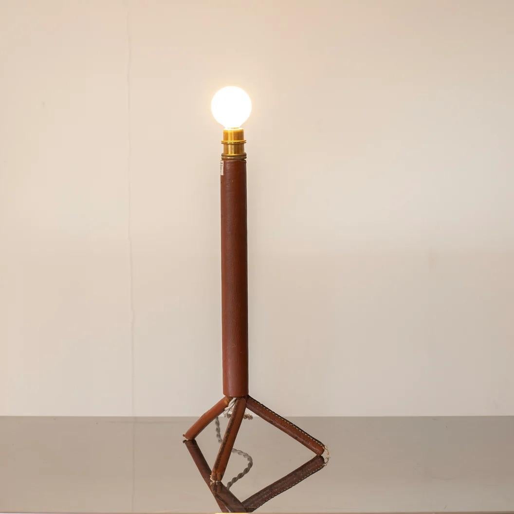 Vintage rot Leder Schreibtisch Licht im Zustand „Gut“ im Angebot in Tokyo, Tokyo