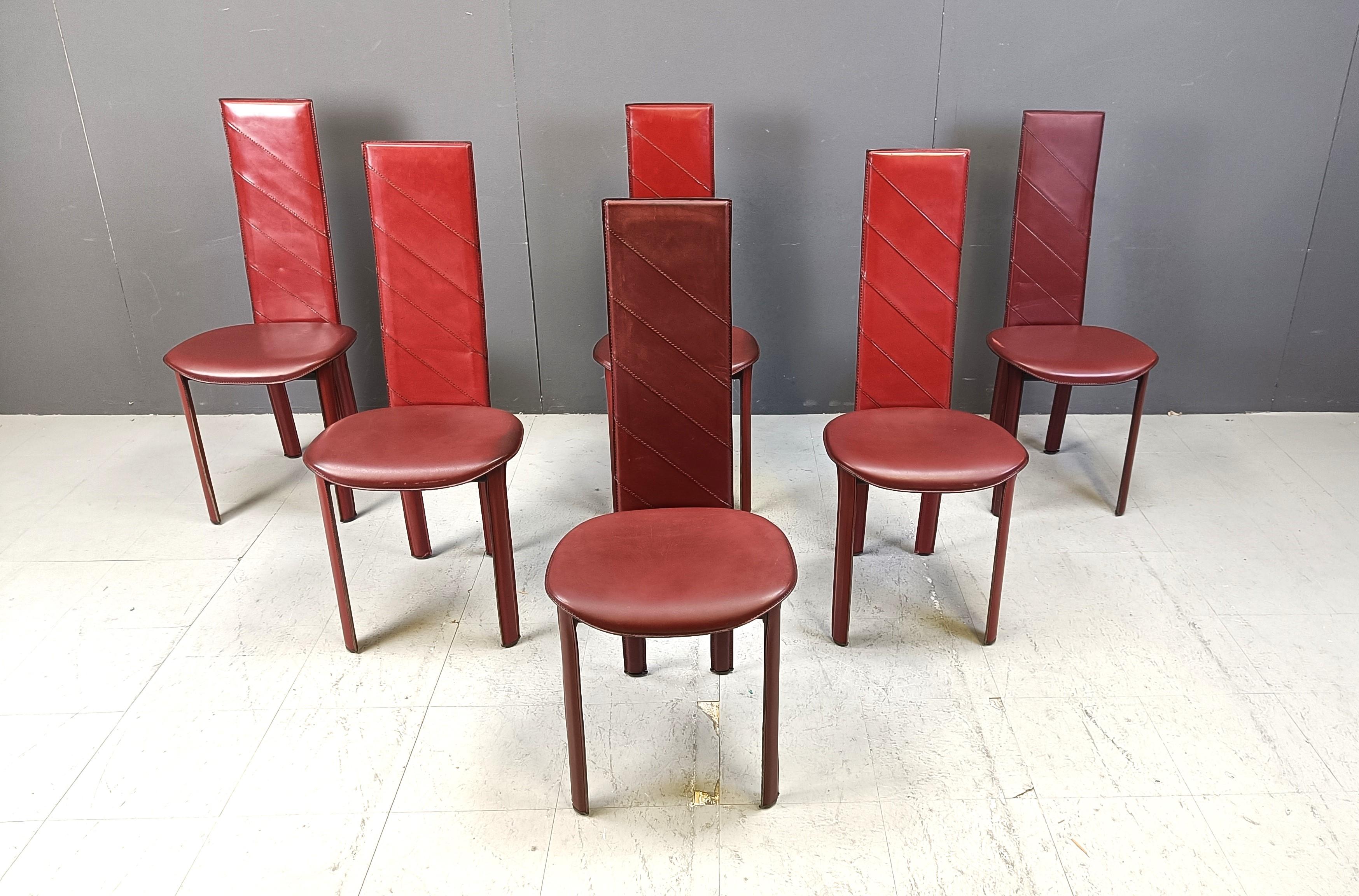 
Set of 6 dark red italian leather high back dining chairs.

beautiful sleek and timeless design with nice stitches across the backrests.

The chairs are in good condition

1980s - Italy

Dimensions
Height: 105cm
Width 45cm
Depth: 45cm
Seat height: