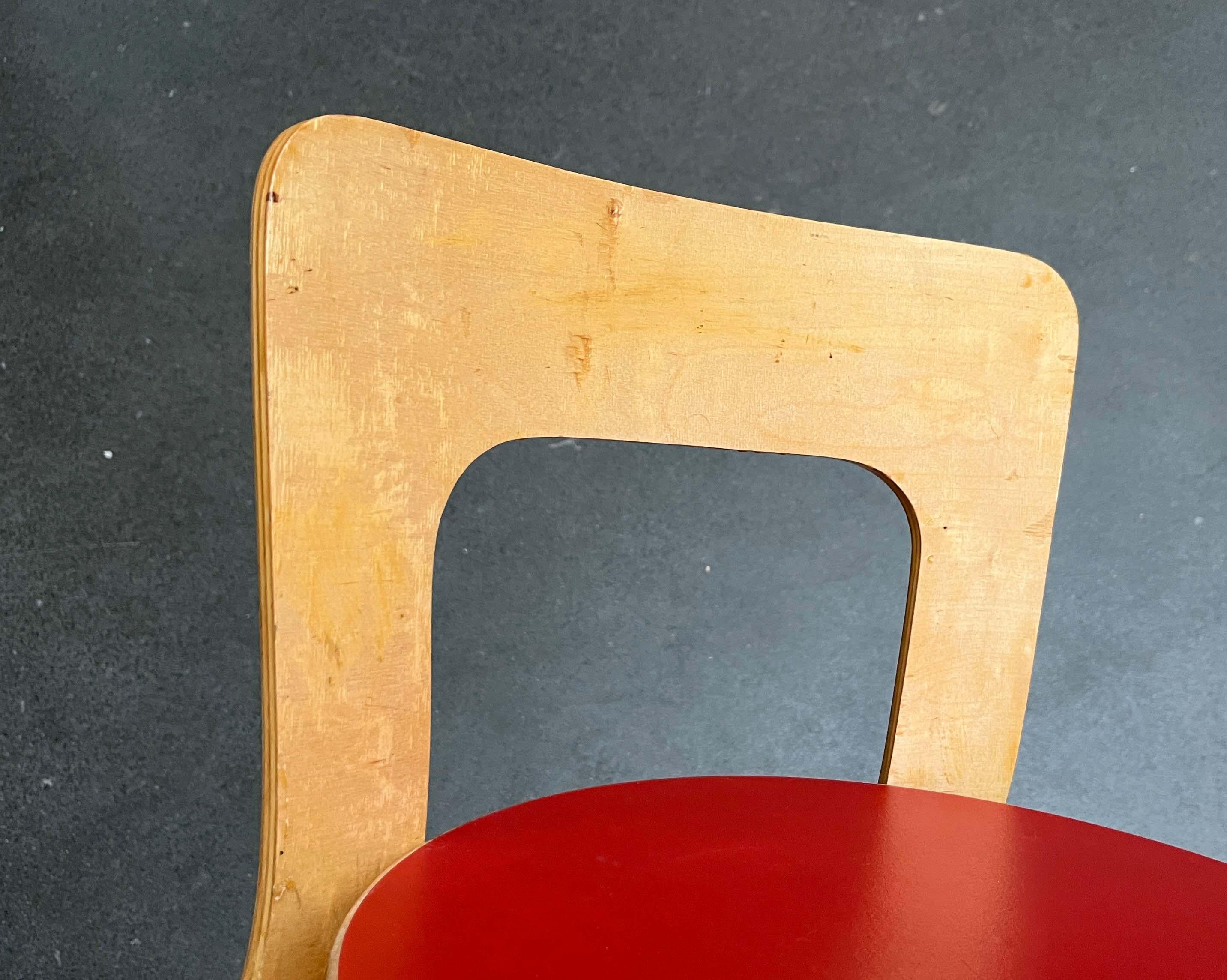 Vintage Red Linoleum N65 Kinderstuhl von Alvar Aalto für Artek, Finnland, 1970er Jahre im Angebot 11