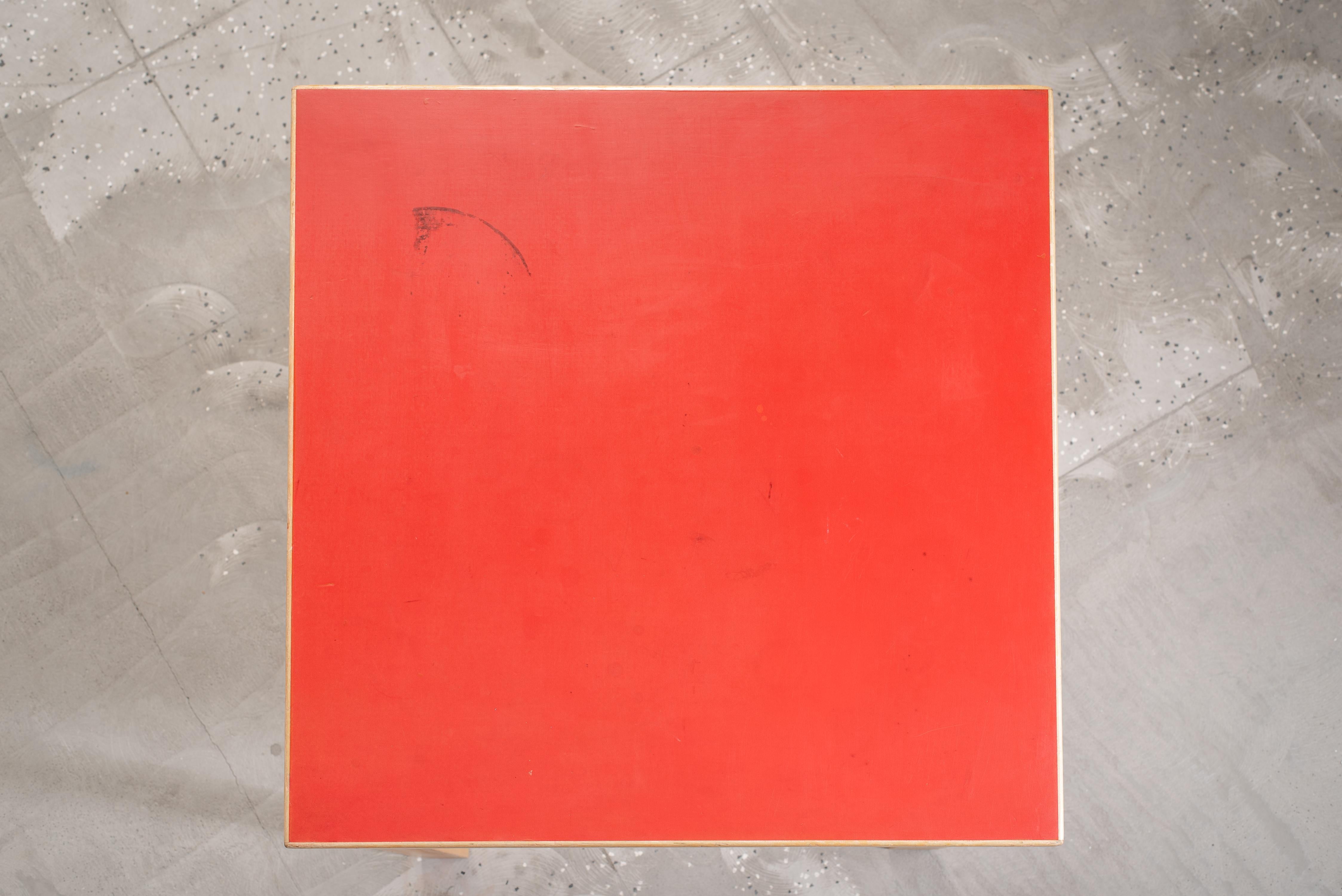 Table vintage à plateau en linoléum rouge par Alvar Aalto+Aalto pour Artek, Finlande, années 1950 en vente 2