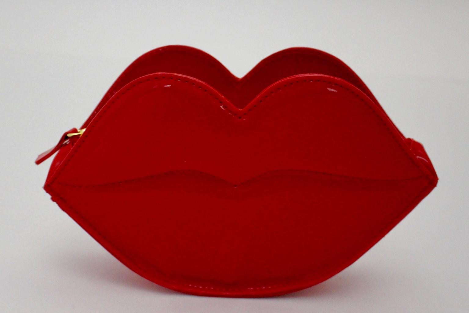 This cute clutch by Moschino Parfums is shaped like red lips. The clutch shows one zip closure.
This red clutch will be a great eye catcher !
The bag is labeled inside.
The clutch will come with a dust bag.
Material: patent leather ( faux leather