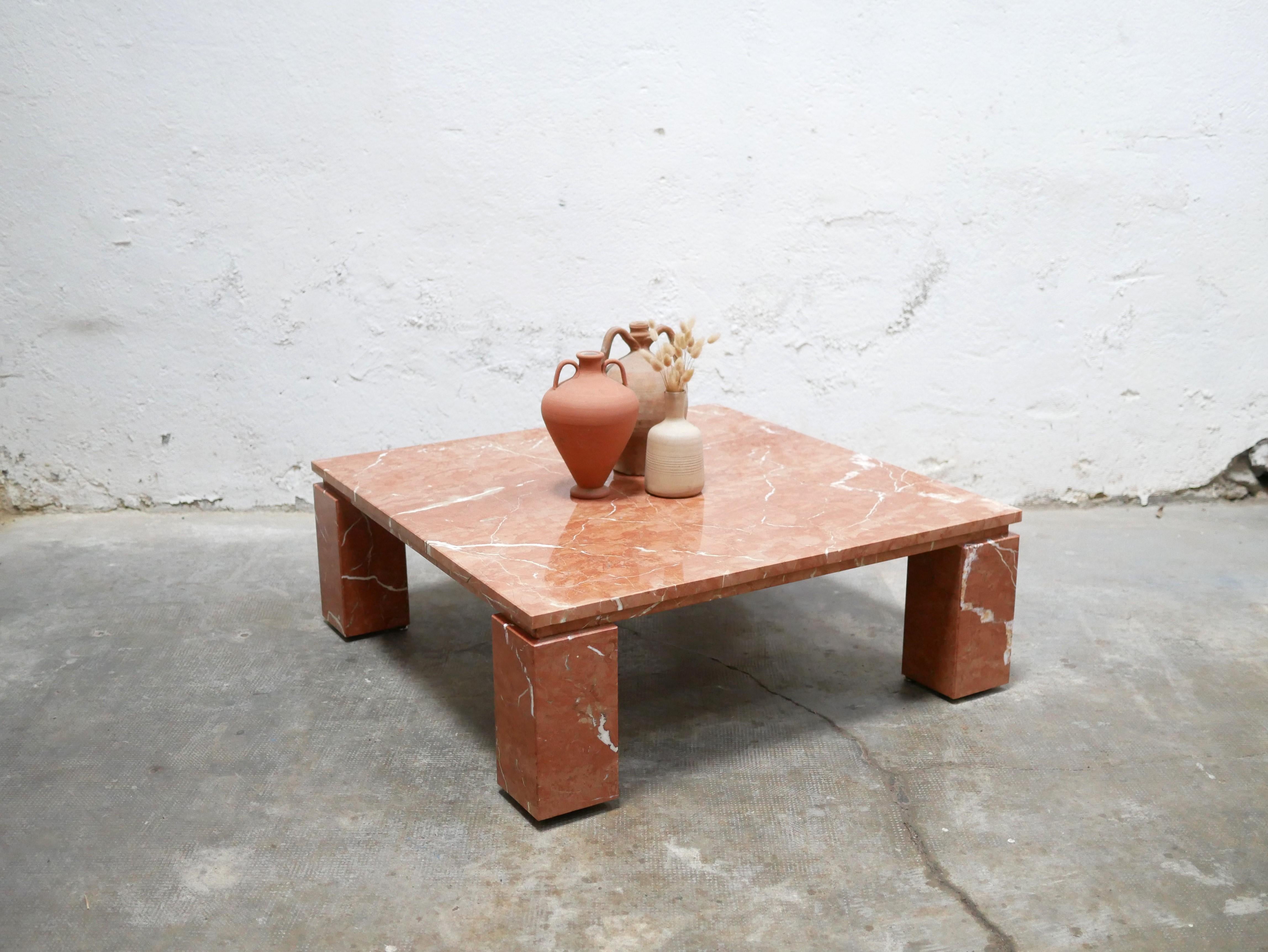 Marble coffee table dating from the 70s.
 
Its bright and warm terracotta tones, mixing red, pink and white, give it a lot of elegance and character. 
Trendy, aesthetic and practical, this coffee table will bring a lot of charm to the decoration.
It
