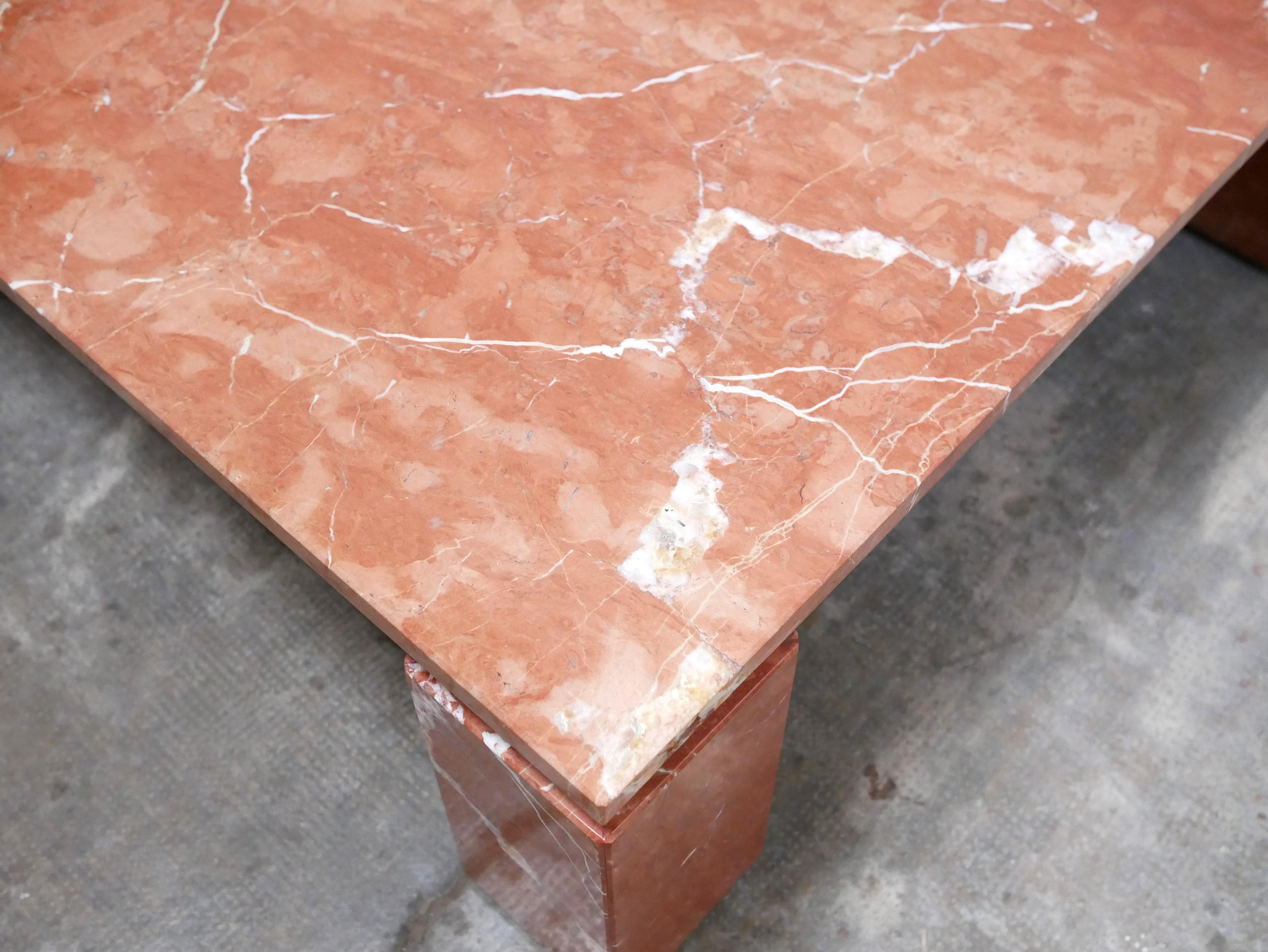 Vintage red marble coffee table In Good Condition For Sale In AIGNAN, FR