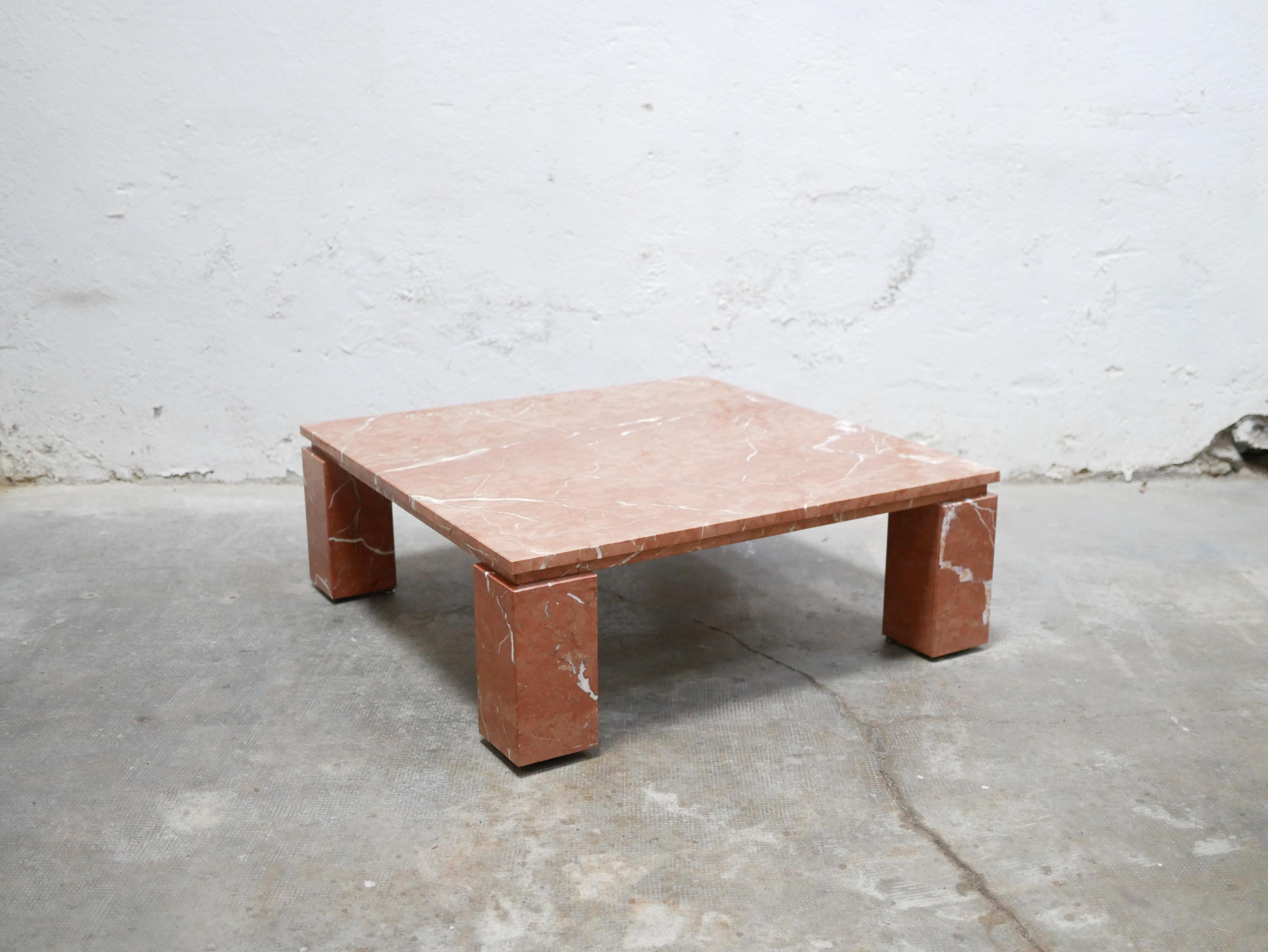 20th Century Vintage red marble coffee table For Sale