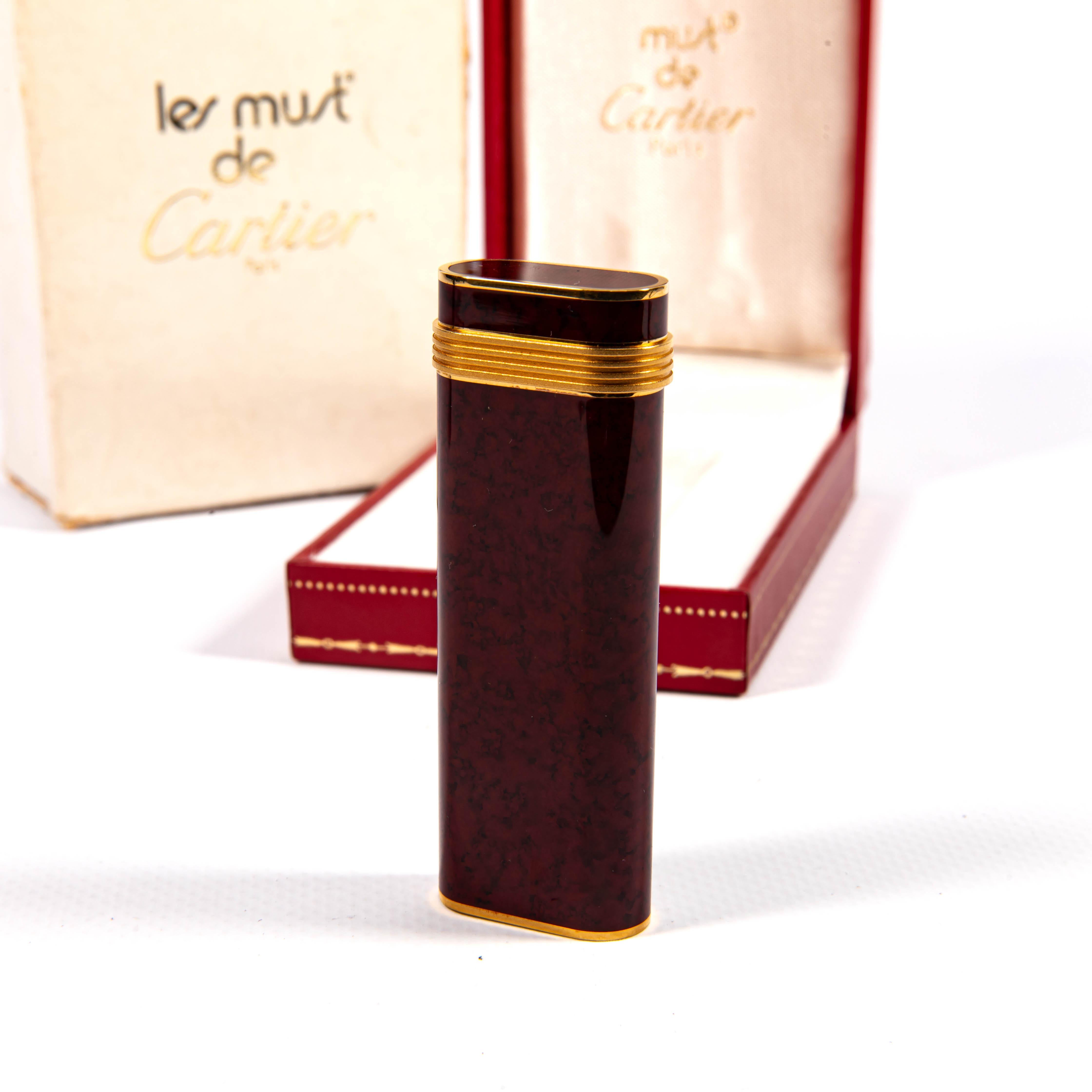Vintage Red Marble Lacquered CARTIER Les Must Lighter in Box 1990s For Sale 1