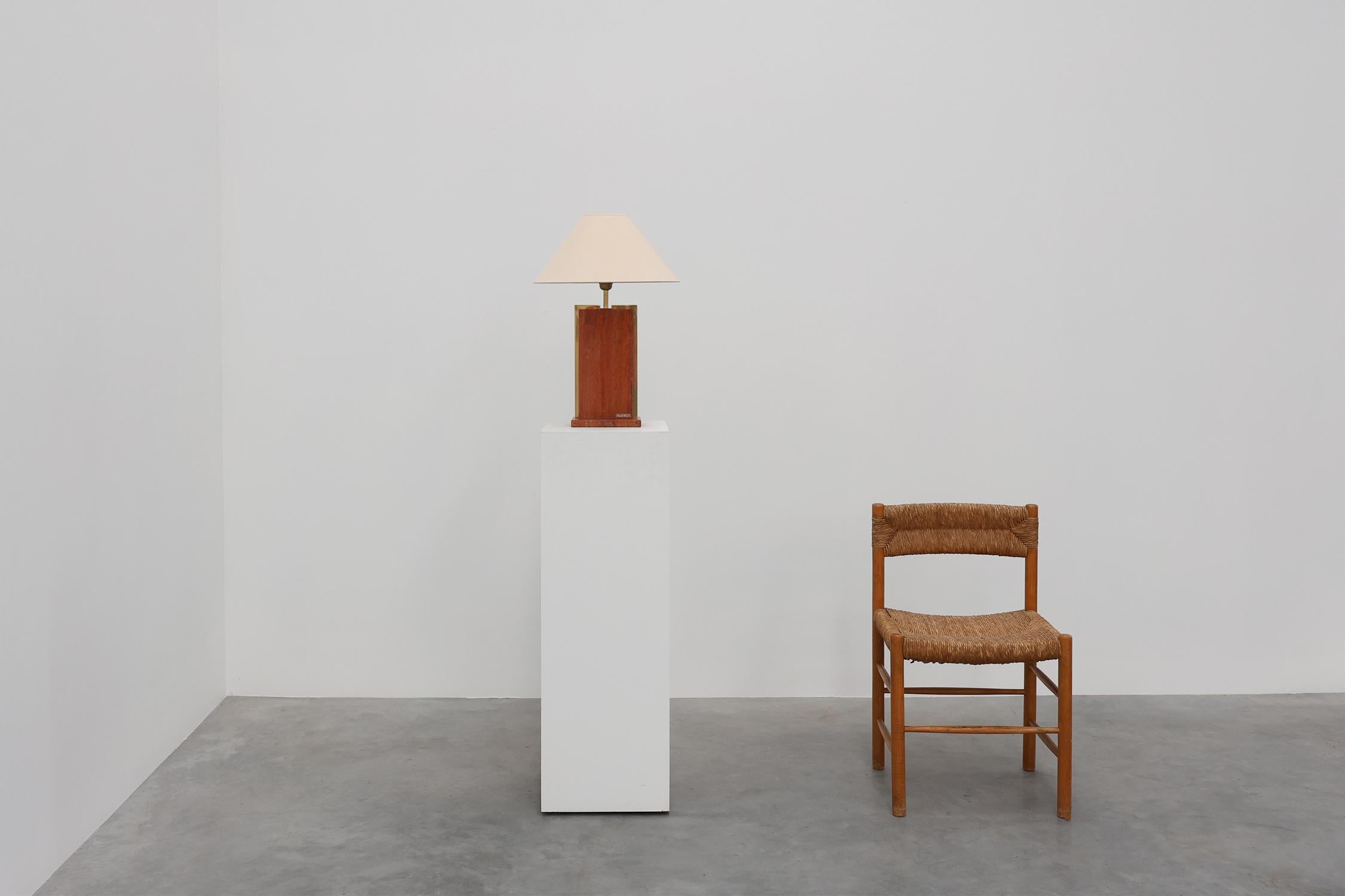 Bélgica / años 80 / lámpara de mesa / Camille Breesch / Belino / travertino, latón, tela / Hollywood regency / Mediados de siglo 

Lámpara de mesa rectangular estilo Hollywood regency de los años ochenta. Con la etiqueta 