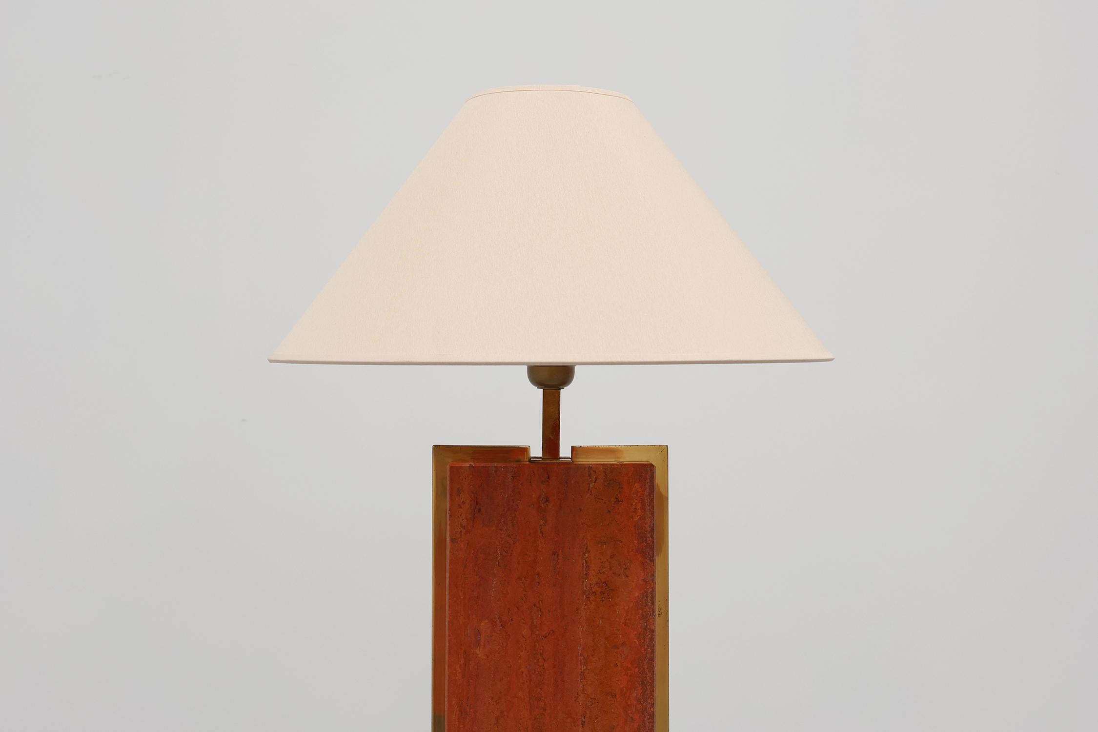 Lámpara de sobremesa vintage de mármol rojo de Camille Breesch en estilo regencia de Hollywood Regencia de Hollywood en venta