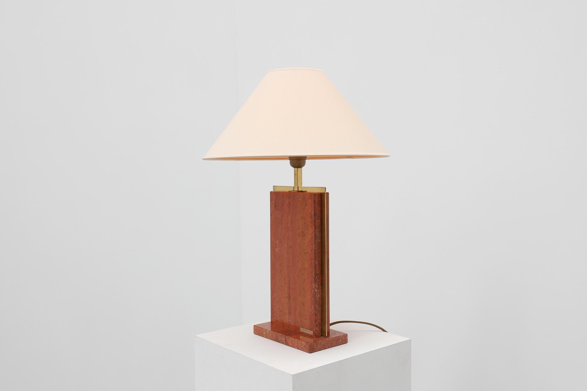 Lámpara de sobremesa vintage de mármol rojo de Camille Breesch en estilo regencia de Hollywood Belga en venta