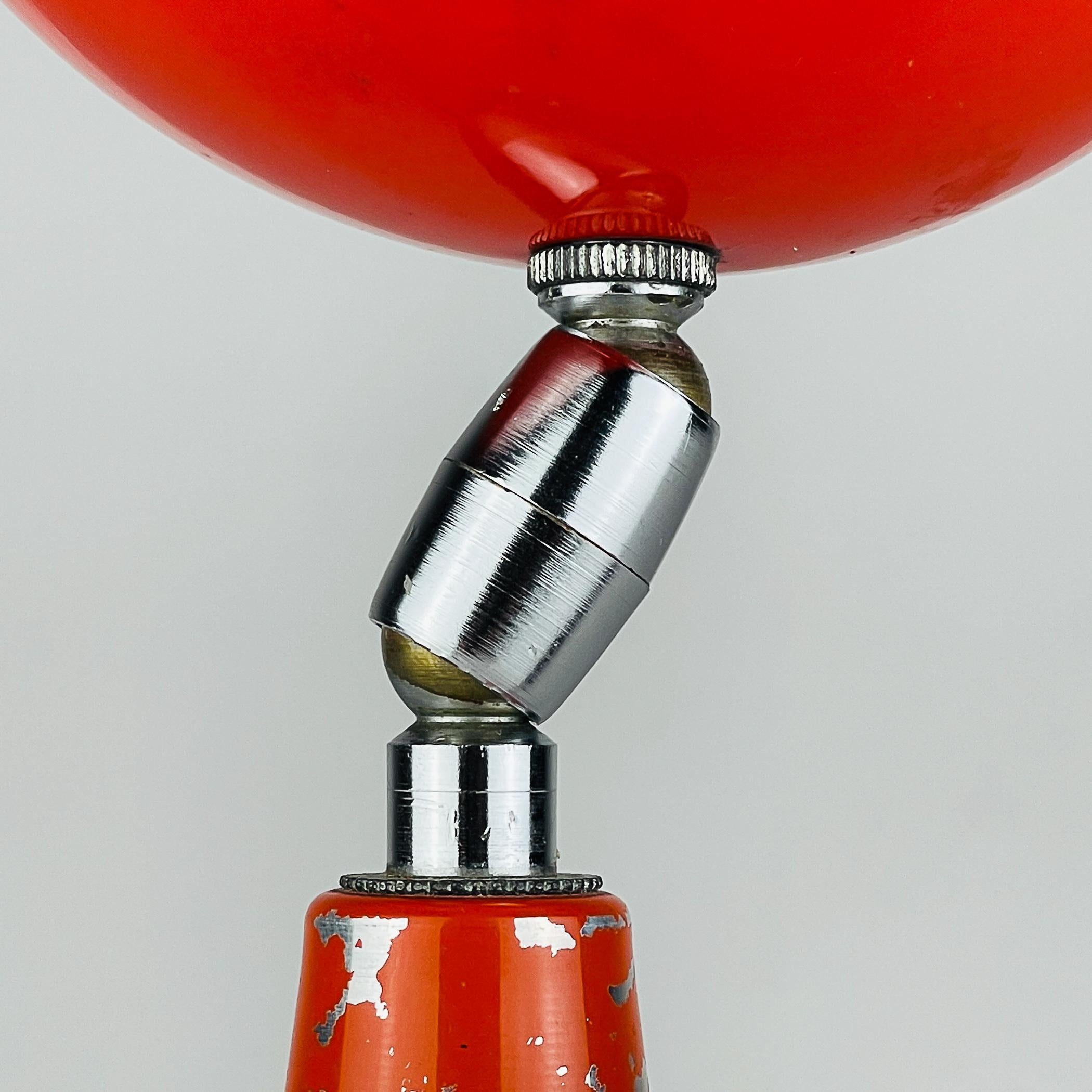 Vintage red metal desk lamp Eyeball Italy 1970s For Sale 3