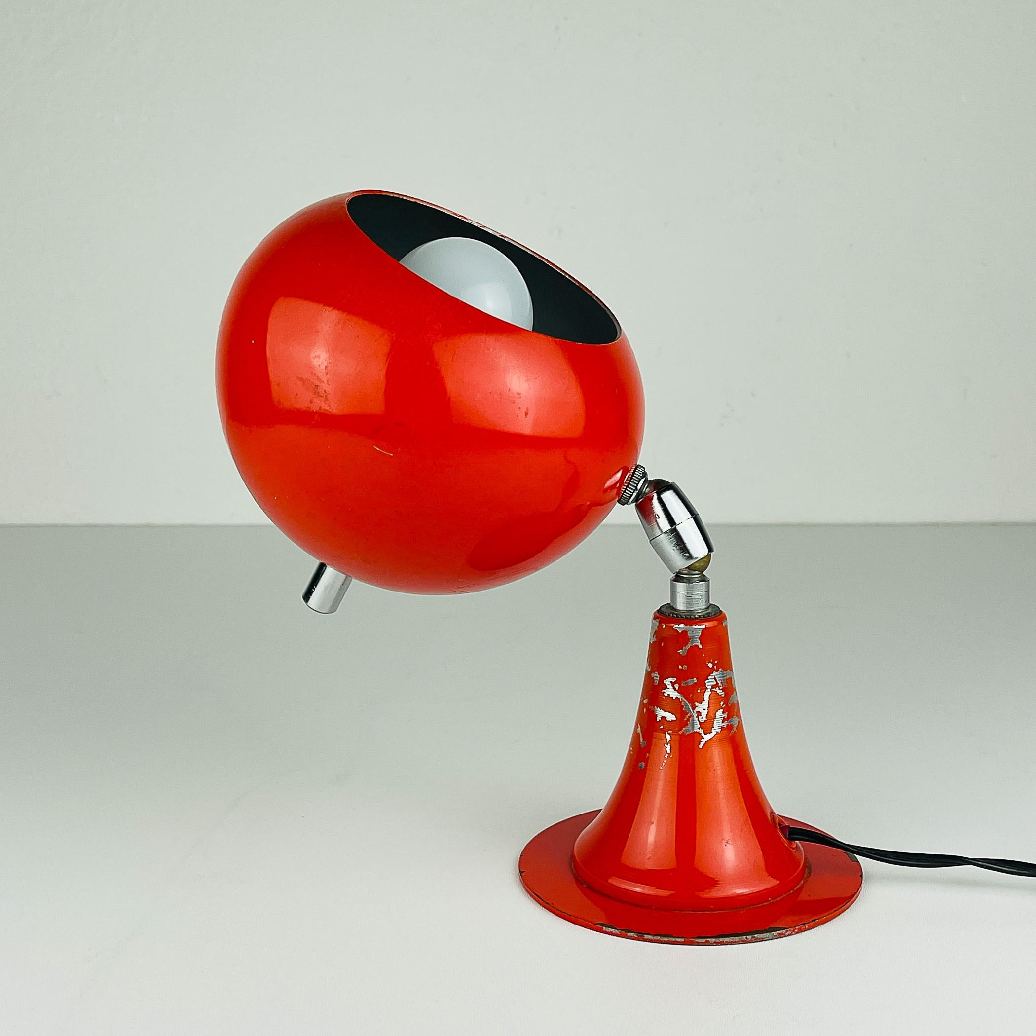 Metal Vintage red metal desk lamp Eyeball Italy 1970s For Sale