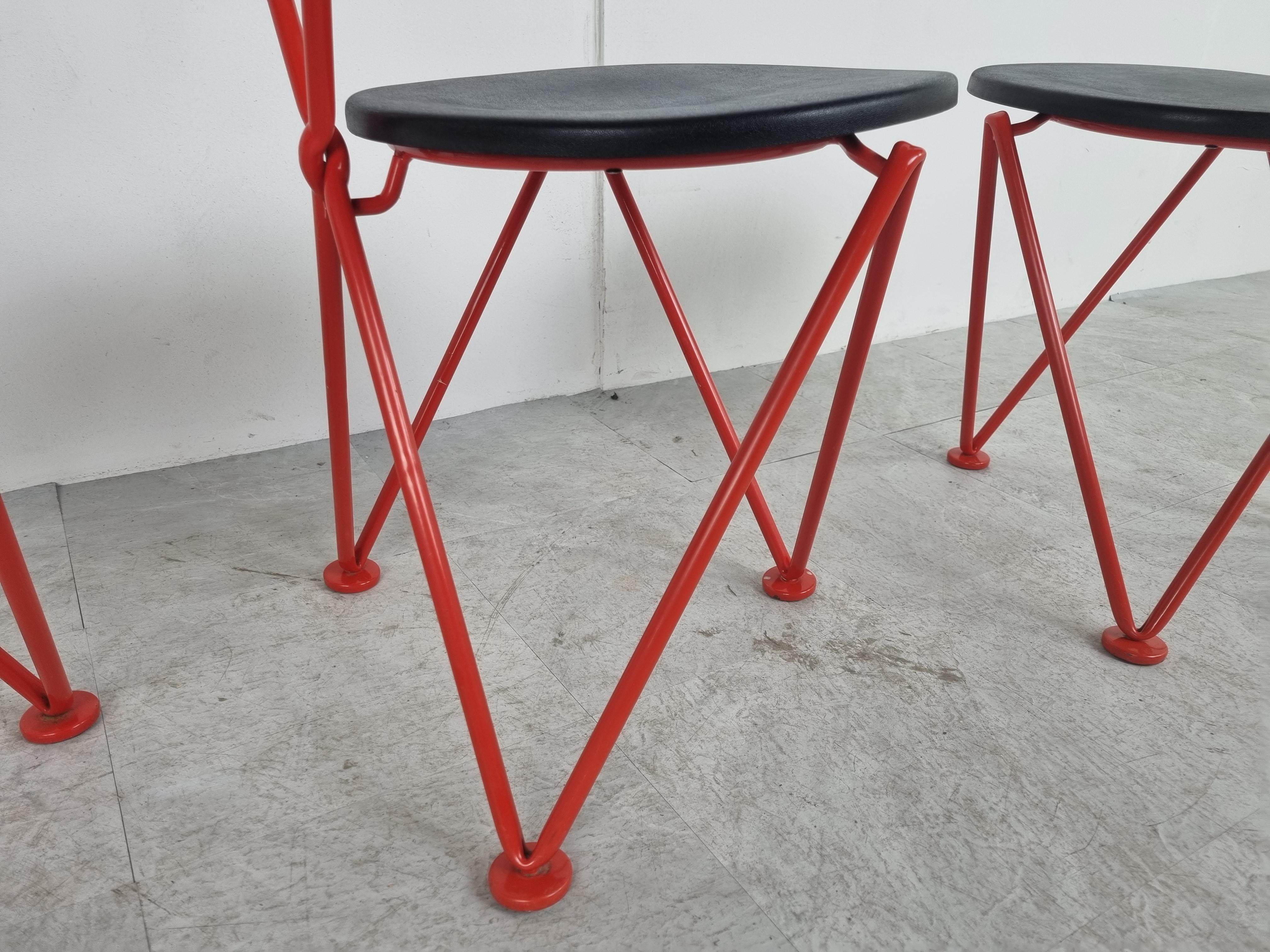 Red metal design dining chairs attributed to Jozef Hoffmann.

Gorgeous 1980s metal wire tripod frames with a black leatherette uphosltery.

Timeless design.

1980s - Germany

*price is for the set.

    