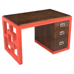 1960s Mid-Century Modern Desk Walnut with Vibrant Red Lacquer Finish (Bureau en noyer avec finition en laque rouge)