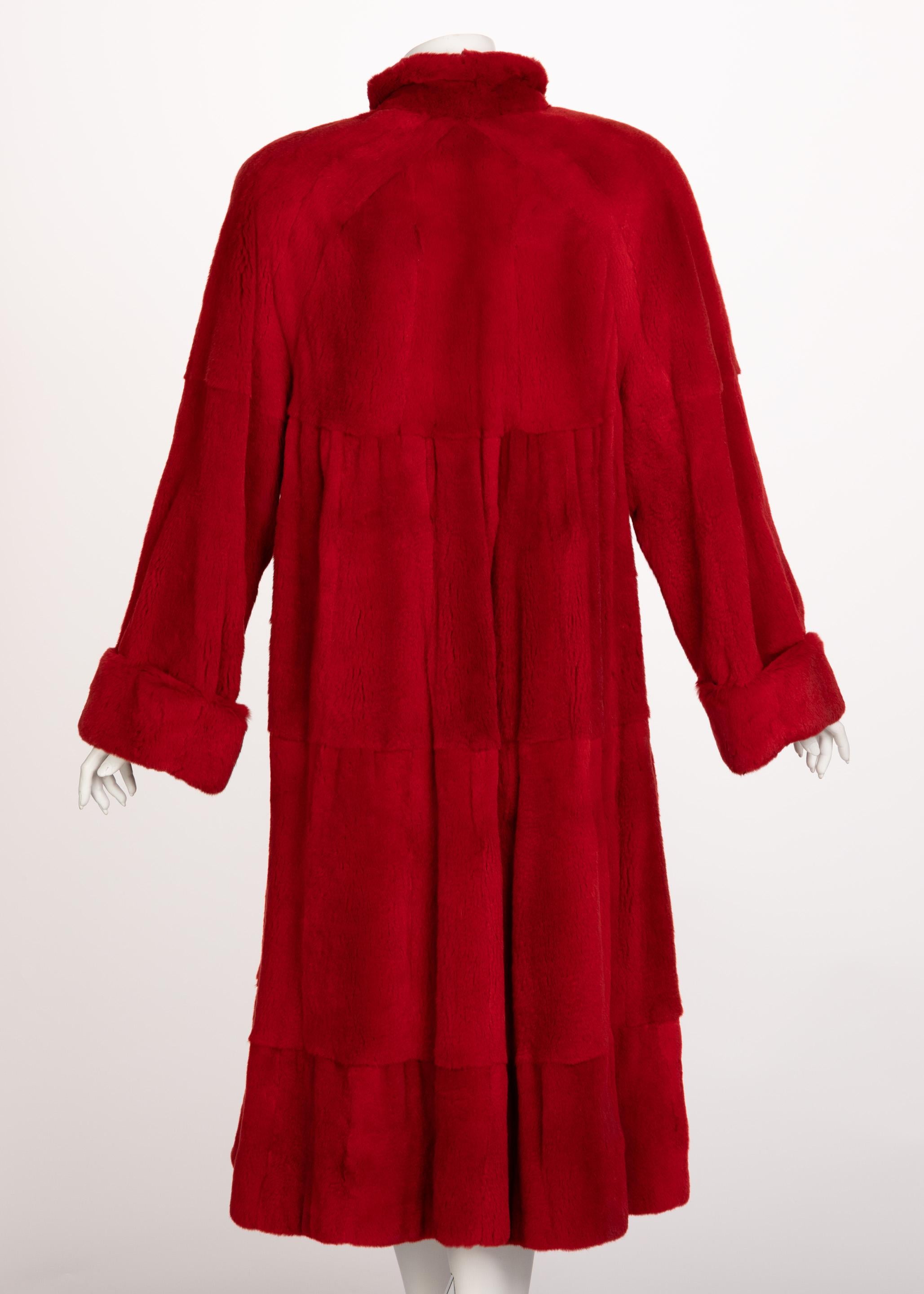 Rouge Manteau vintage long en fourrure de vison rouge, pleine longueur en vente