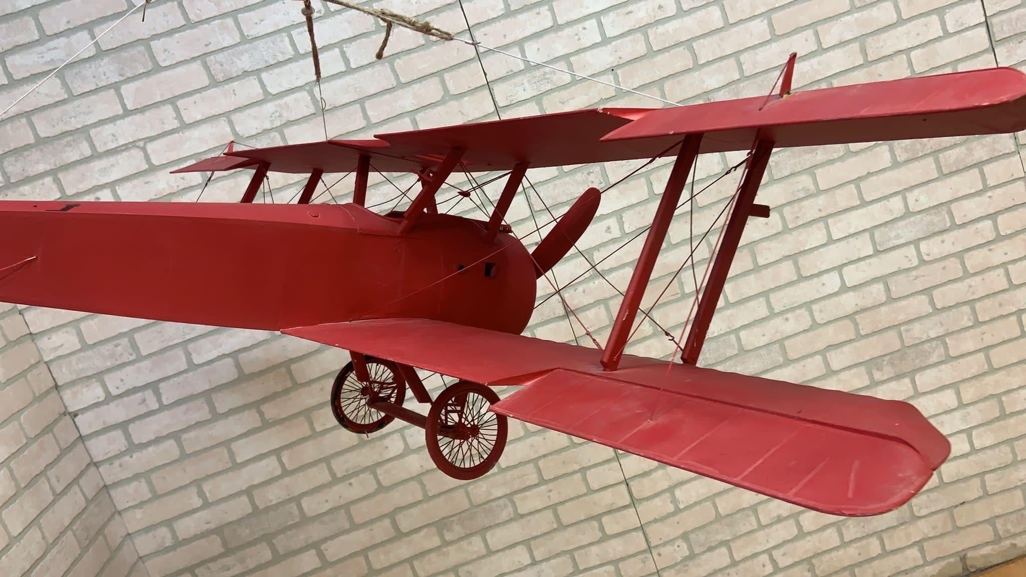 Modèle d'avion rouge vintage en vente 4