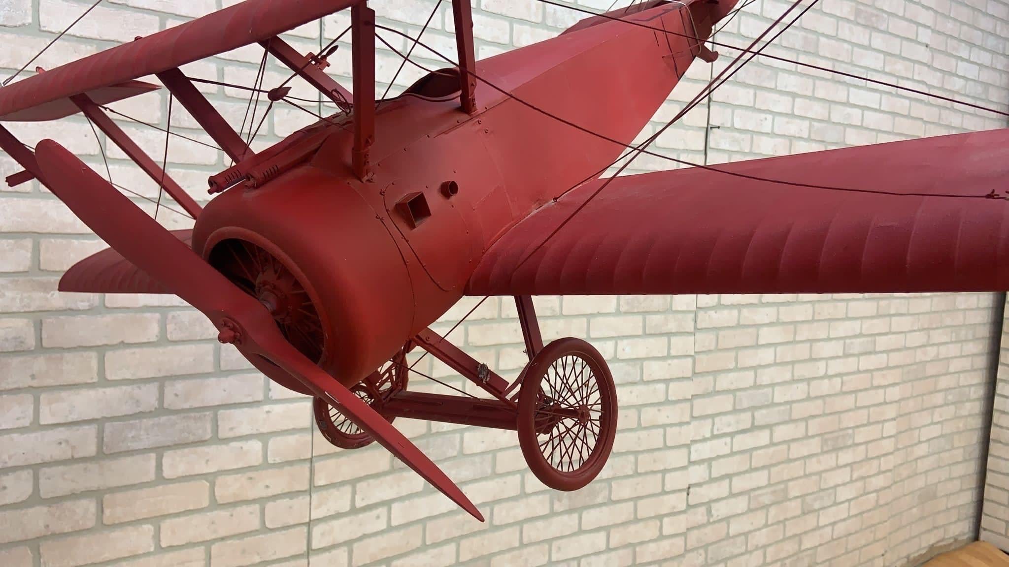 Modèle d'avion rouge vintage en vente 5