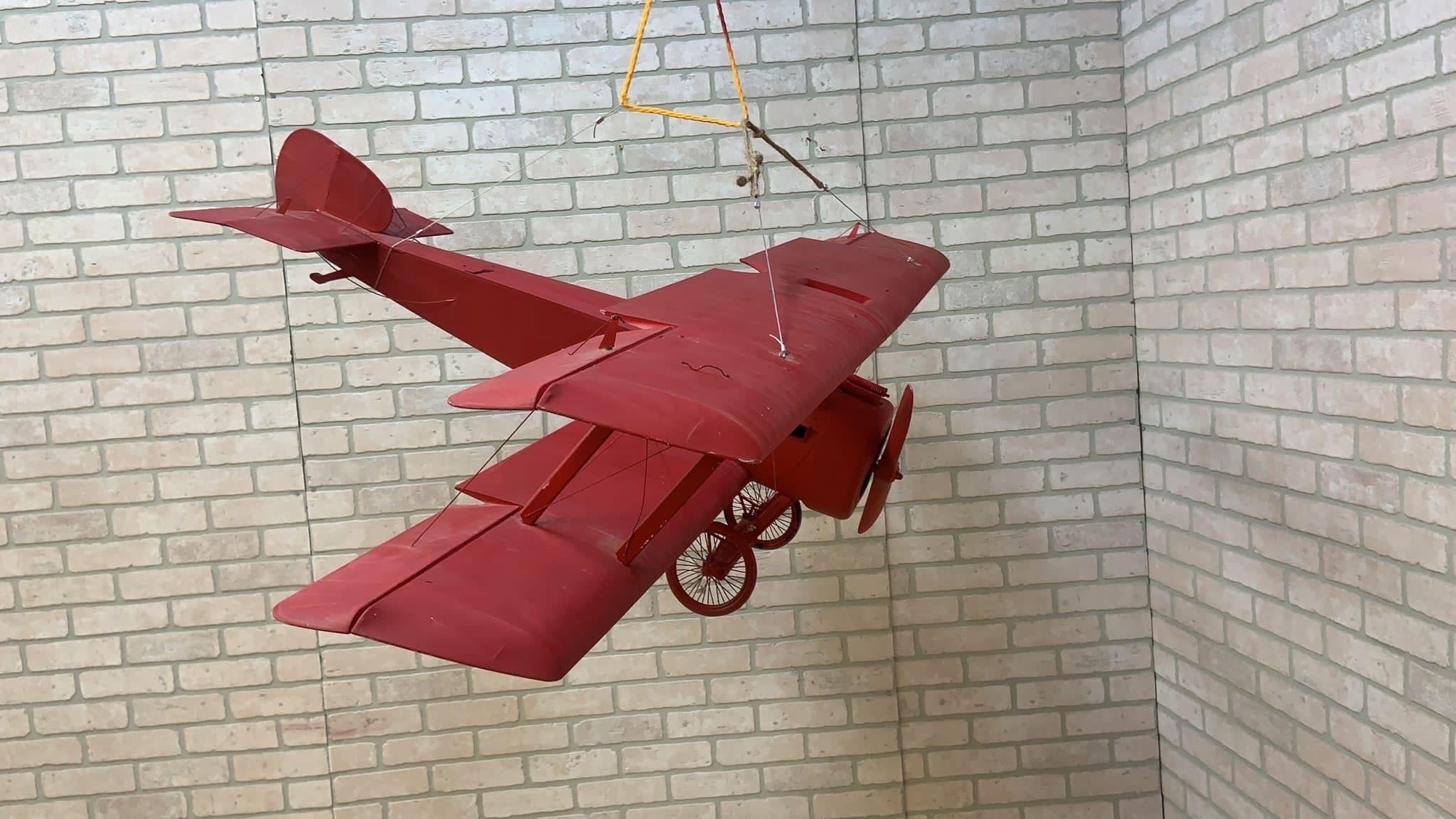 Classique américain Modèle d'avion rouge vintage en vente