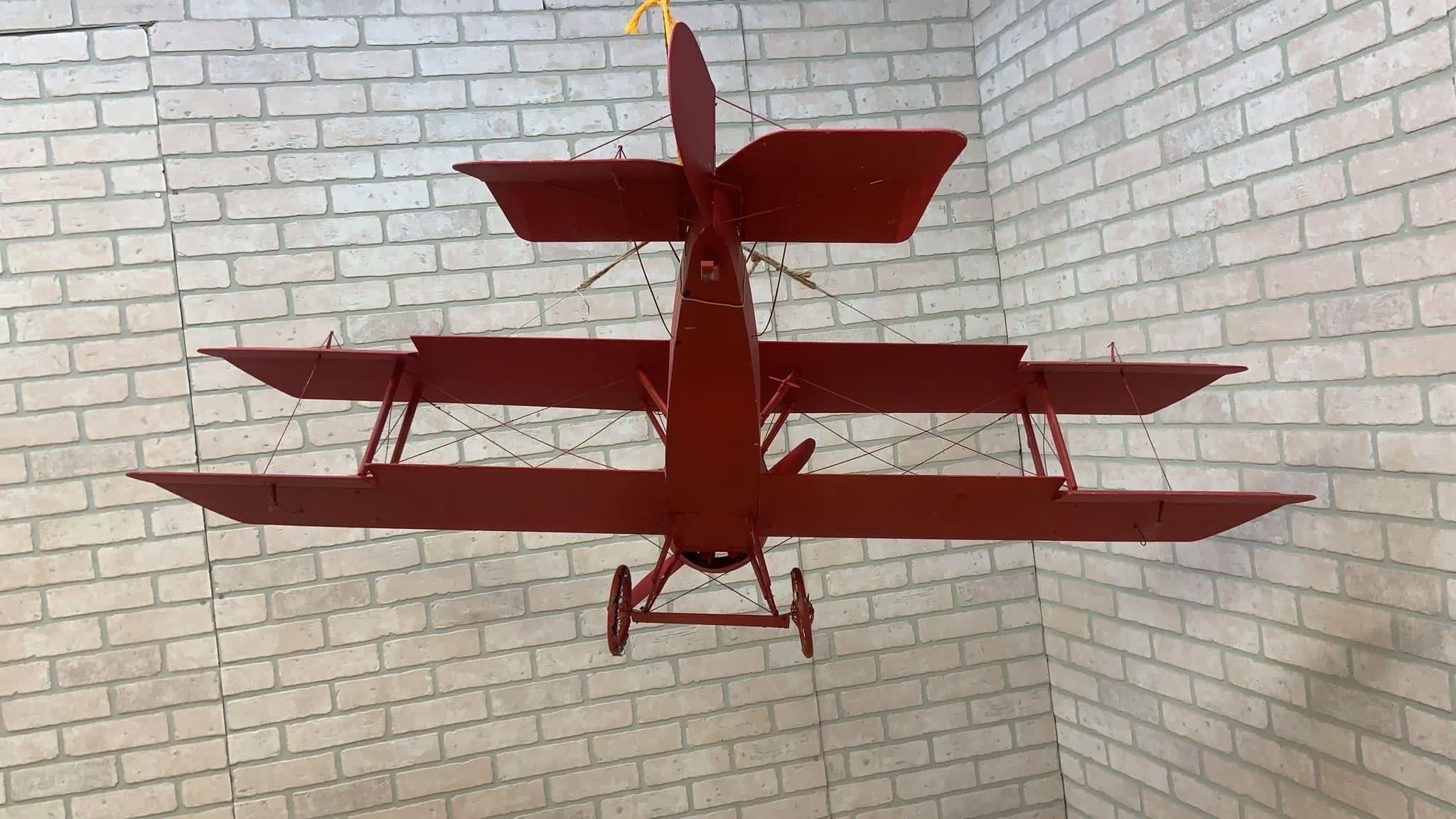 Modèle d'avion rouge vintage Bon état - En vente à Chicago, IL