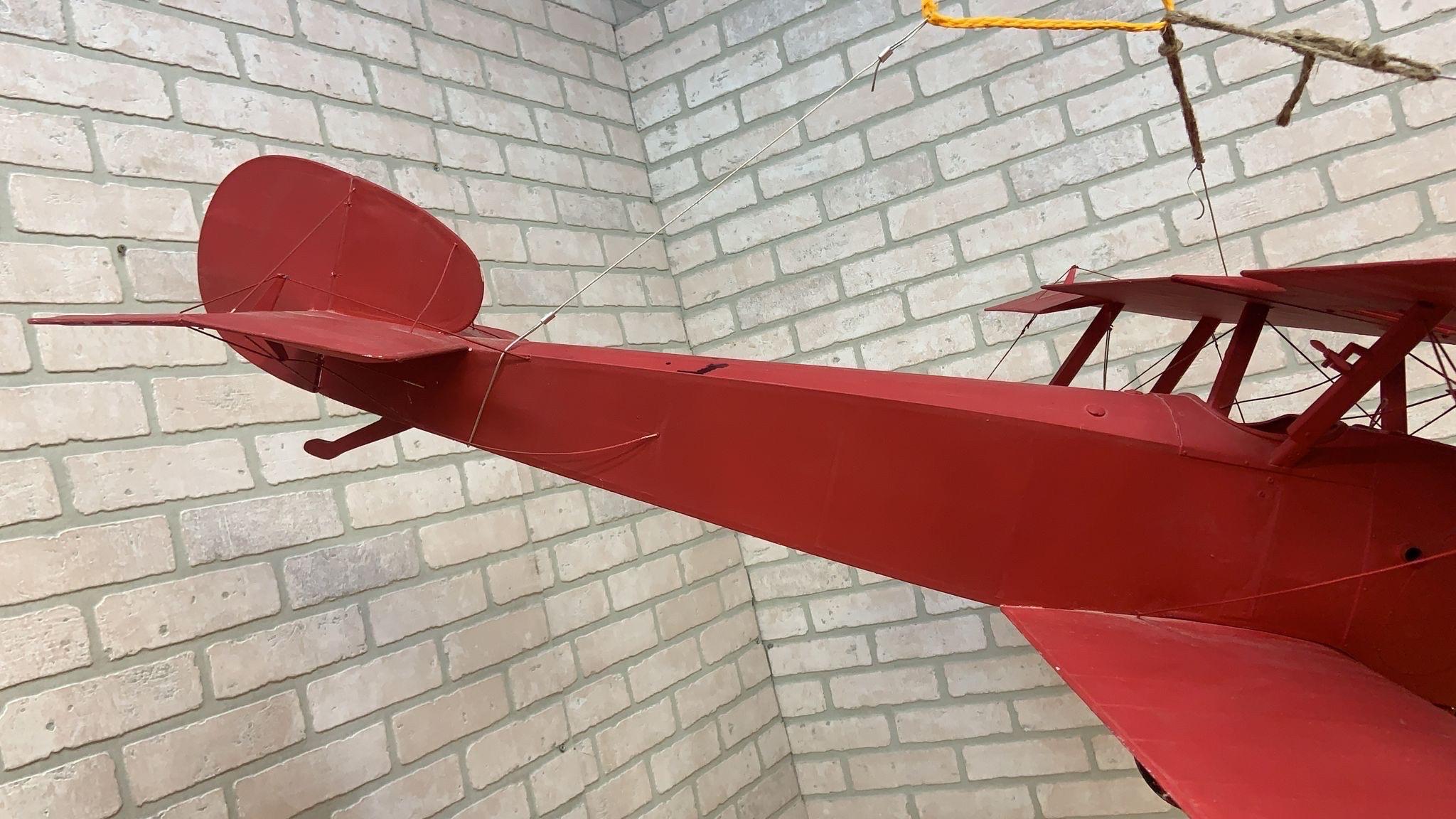20ième siècle Modèle d'avion rouge vintage en vente