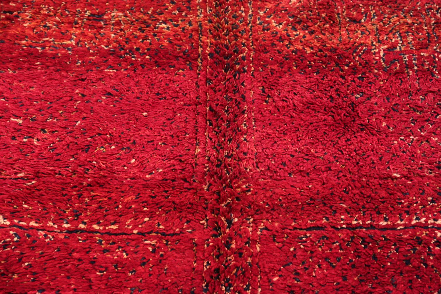 Tribal Tapis marocain rouge vintage. 5 pieds 7 po. x 10 pieds 10 po. en vente
