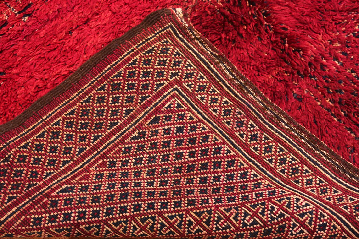 20ième siècle Tapis marocain rouge vintage. 5 pieds 7 po. x 10 pieds 10 po. en vente