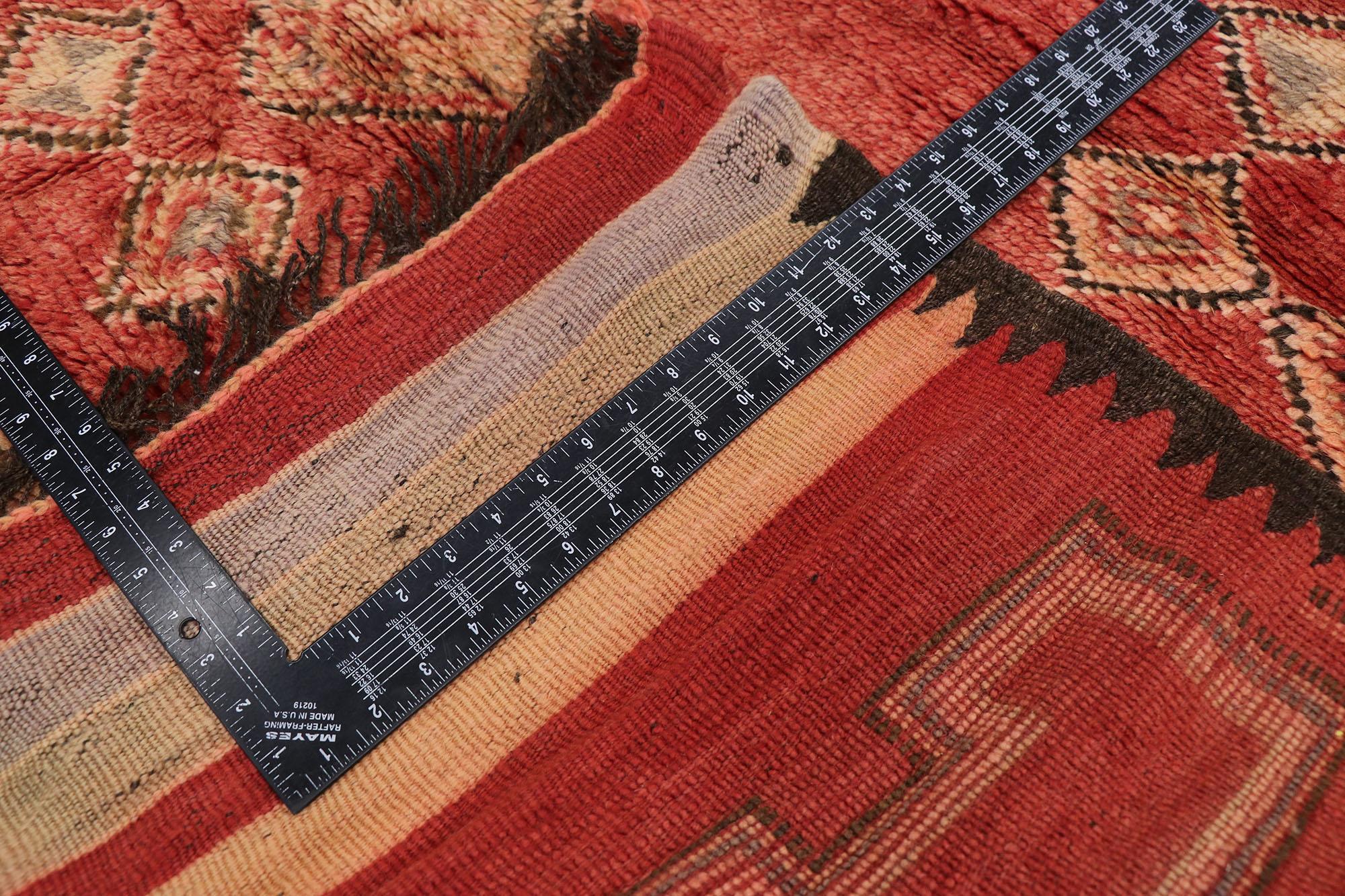 Marocain Tapis marocain Taznakht rouge vintage par Berber Tribes of Morocco en vente