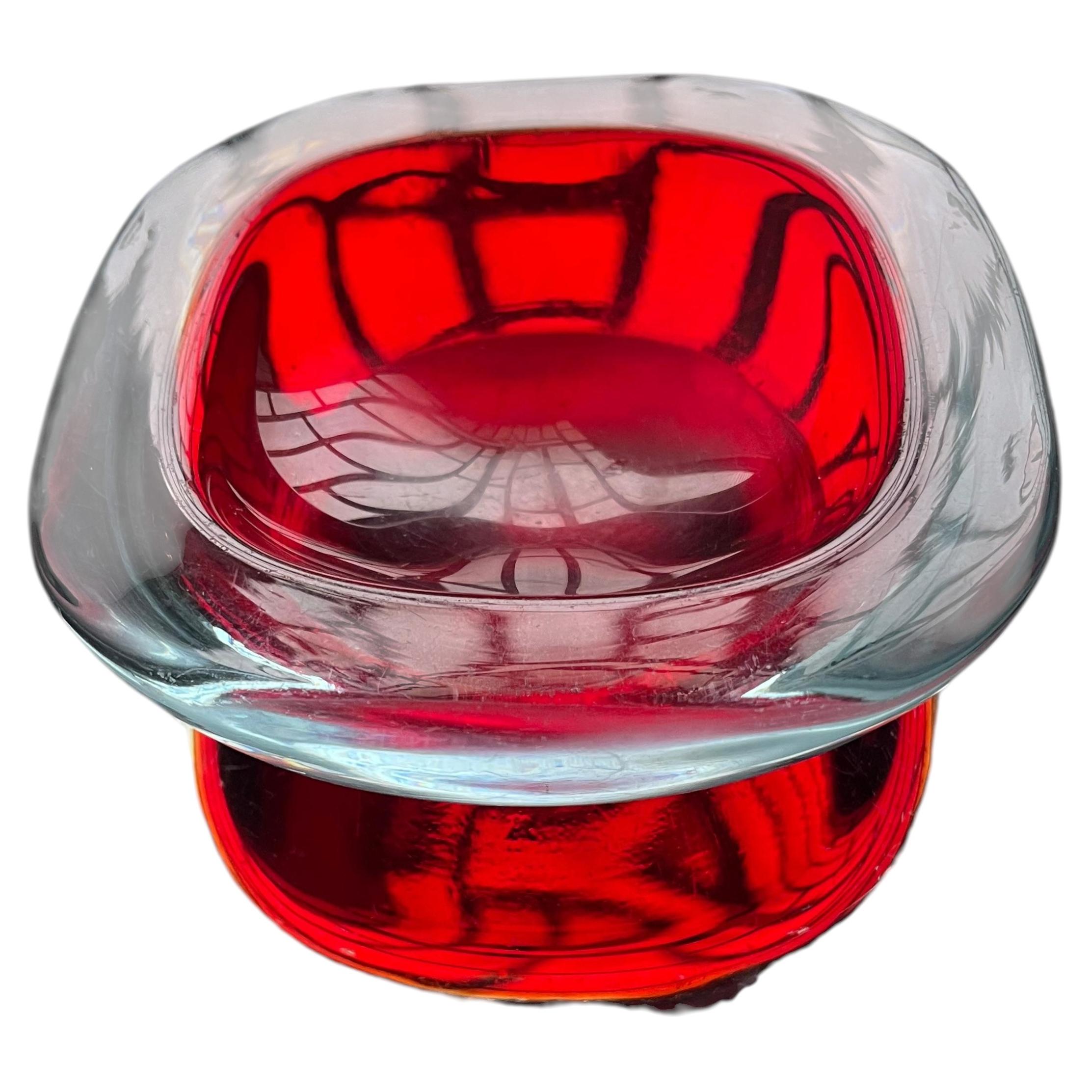 Vetro "Sommerso" rosso di Murano del XX secolo per tavolino da salotto o come elemento decorativo su una libreria