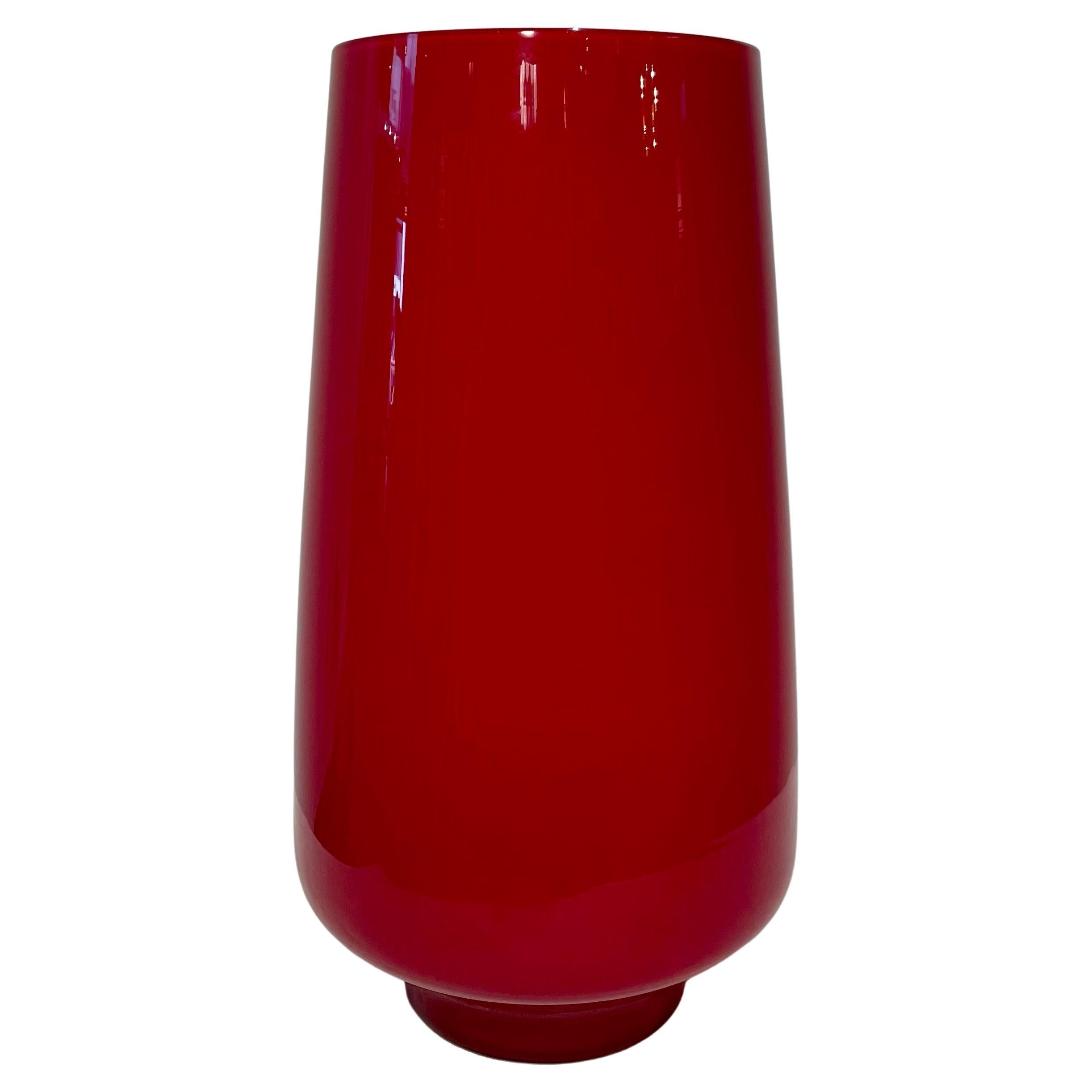 Vase de Murano rouge vintage avec doublure orange en vente