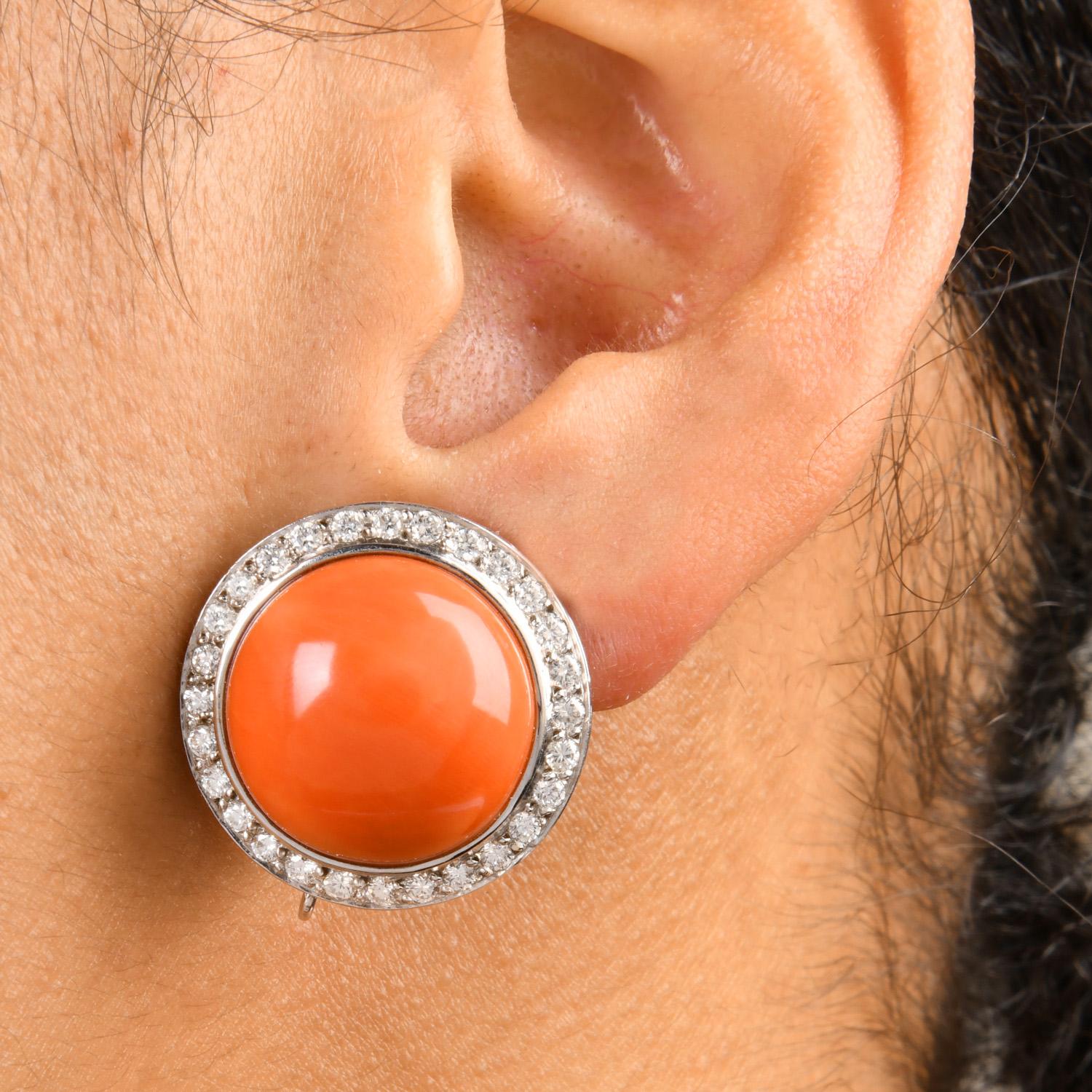 Orecchini a clip d'epoca in oro 18 carati con diamante corallo rosso arancione In condizioni ottime in vendita a Miami, FL