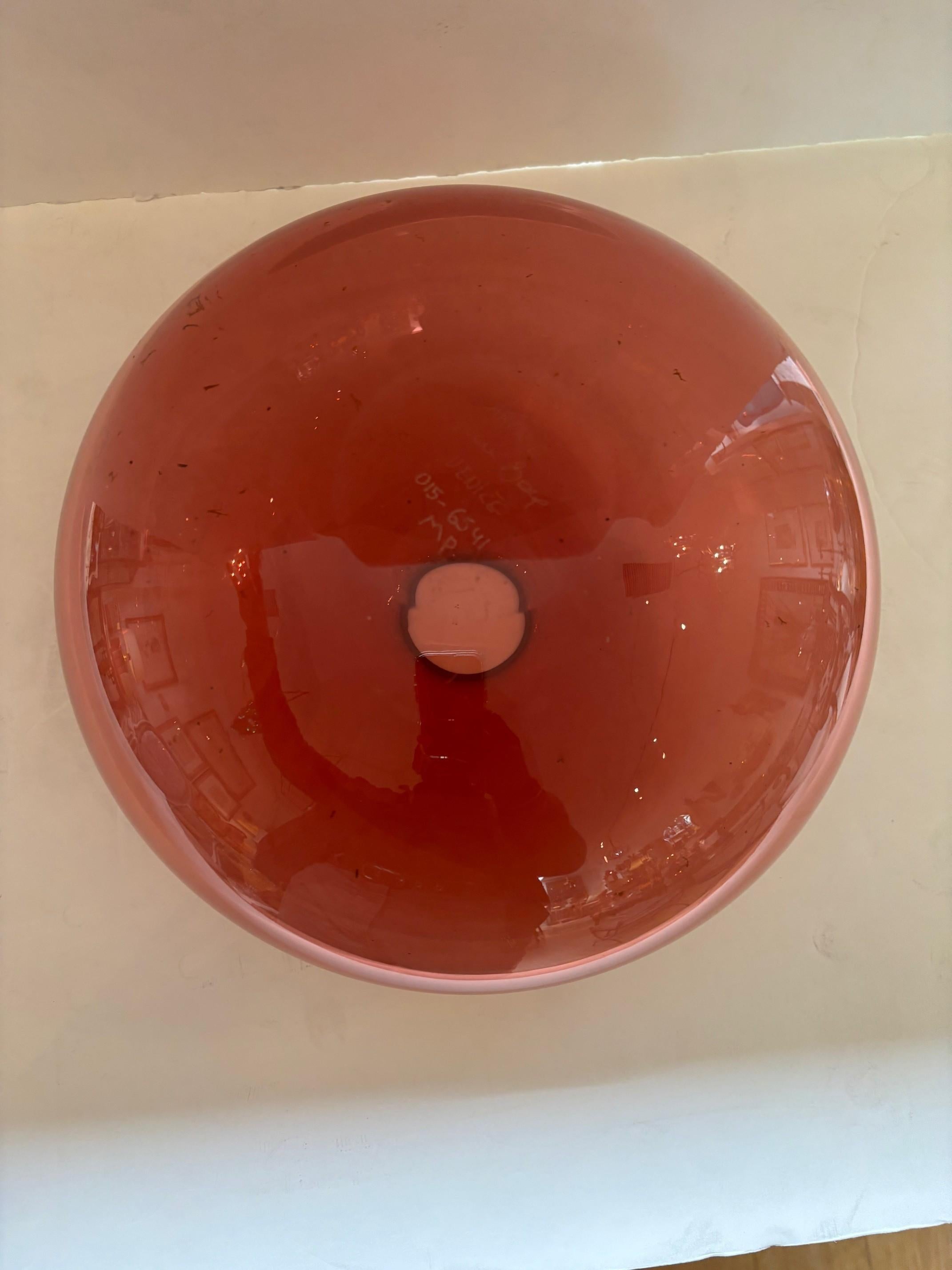 Vase en verre d'art ovale rouge soufflé à la main signé par l'artiste Ivan Baj en vente 5