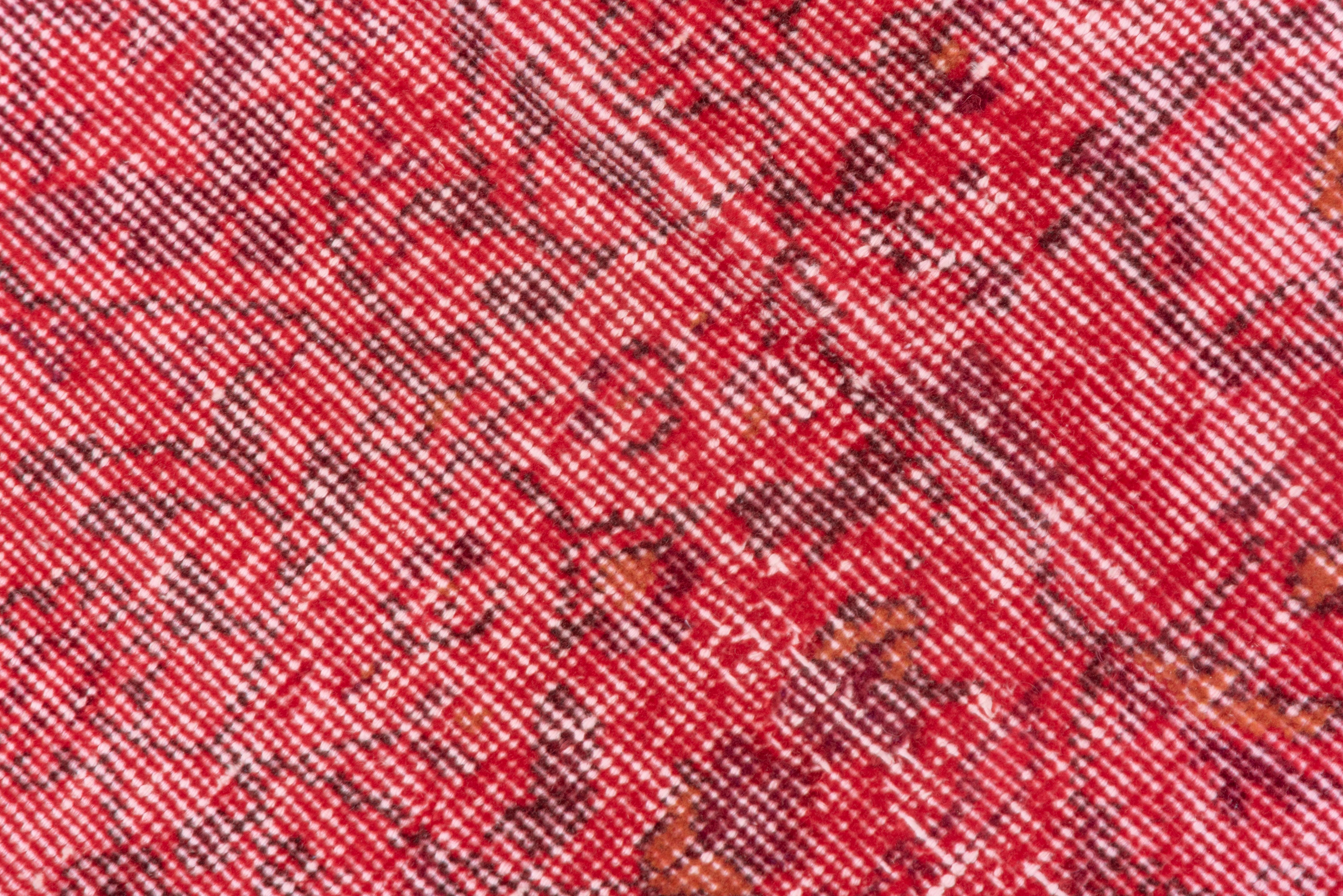 Roter Overdyed-Wollteppich im Shabby Chic-Stil (Handgeknüpft) im Angebot