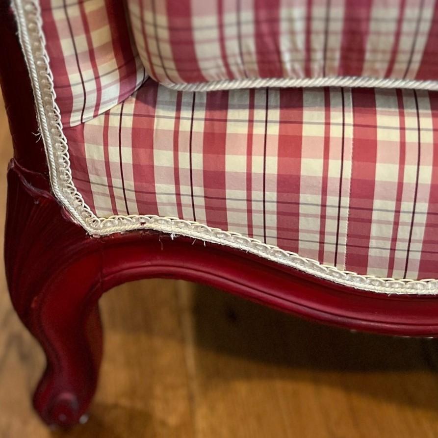Vintage Red Painted Louis XV Style Daybed, Silk Plaid Fabric with Cabriole Legs For Sale 5