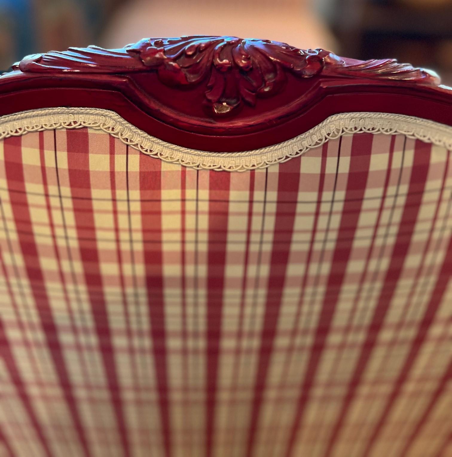 Vintage Red Painted Louis XV Style Daybed, Silk Plaid Fabric with Cabriole Legs For Sale 9