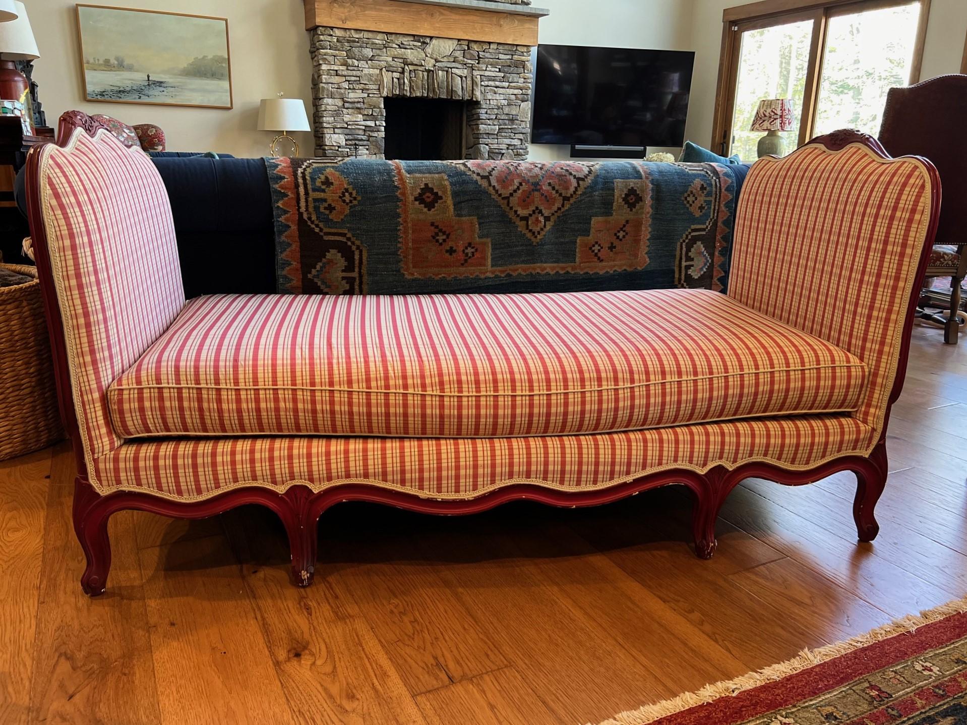 Vintage Red Painted Louis XV Style Daybed, Silk Plaid Fabric with Cabriole Legs For Sale 10