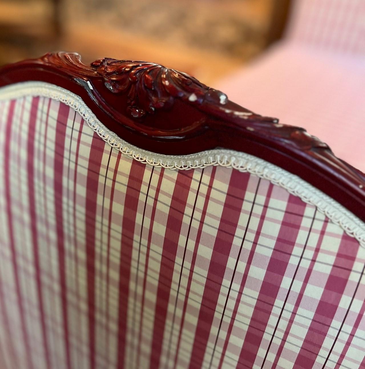 Vintage Red Painted Louis XV Style Daybed, Silk Plaid Fabric with Cabriole Legs For Sale 1