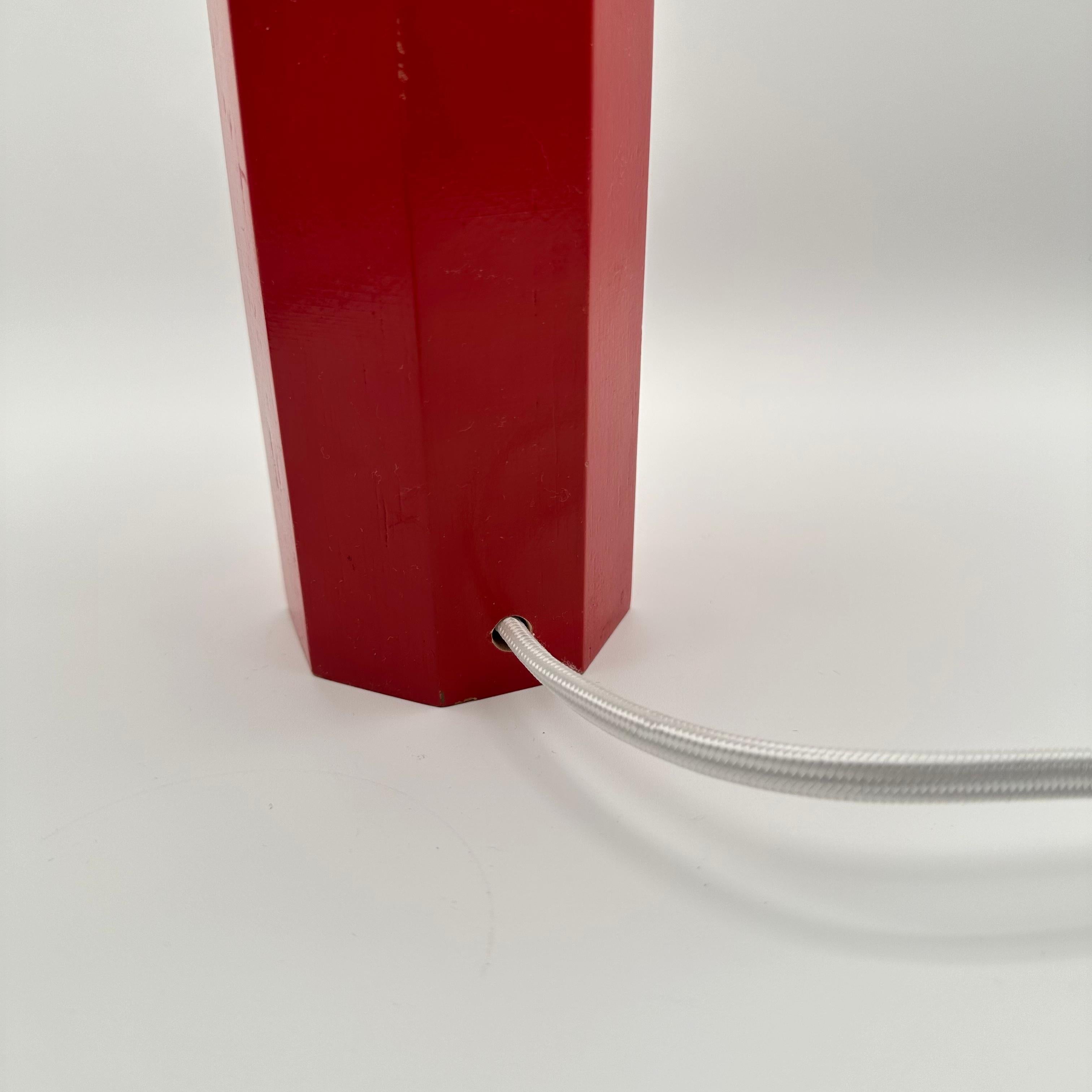 Vintage Red Pencil Table Lamp Pop Art Style, 1980s In Good Condition For Sale In Amityville, NY