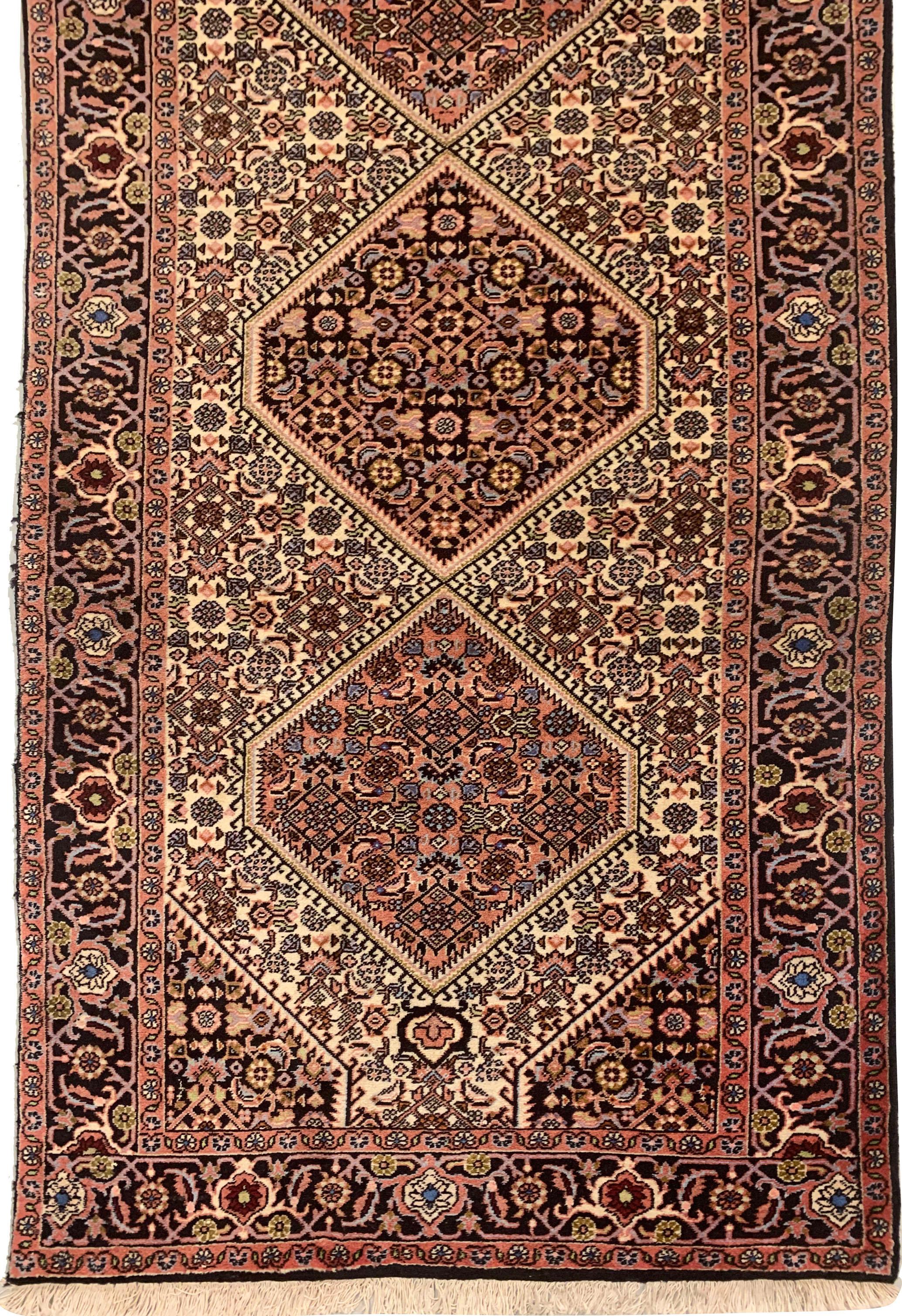 Roter persischer Bidjar-Läufer im Vintage-Stil 2'7 X 9'9 im Zustand „Gut“ im Angebot in New York, NY
