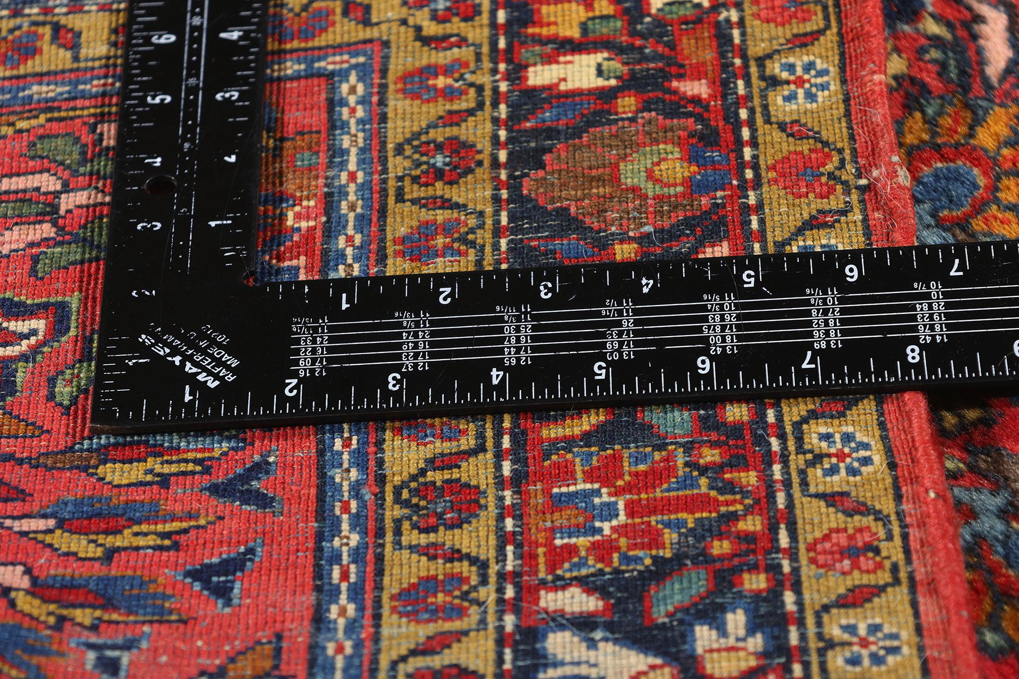 Vintage Rot Persisch Floral Sarouk Teppich (20. Jahrhundert) im Angebot