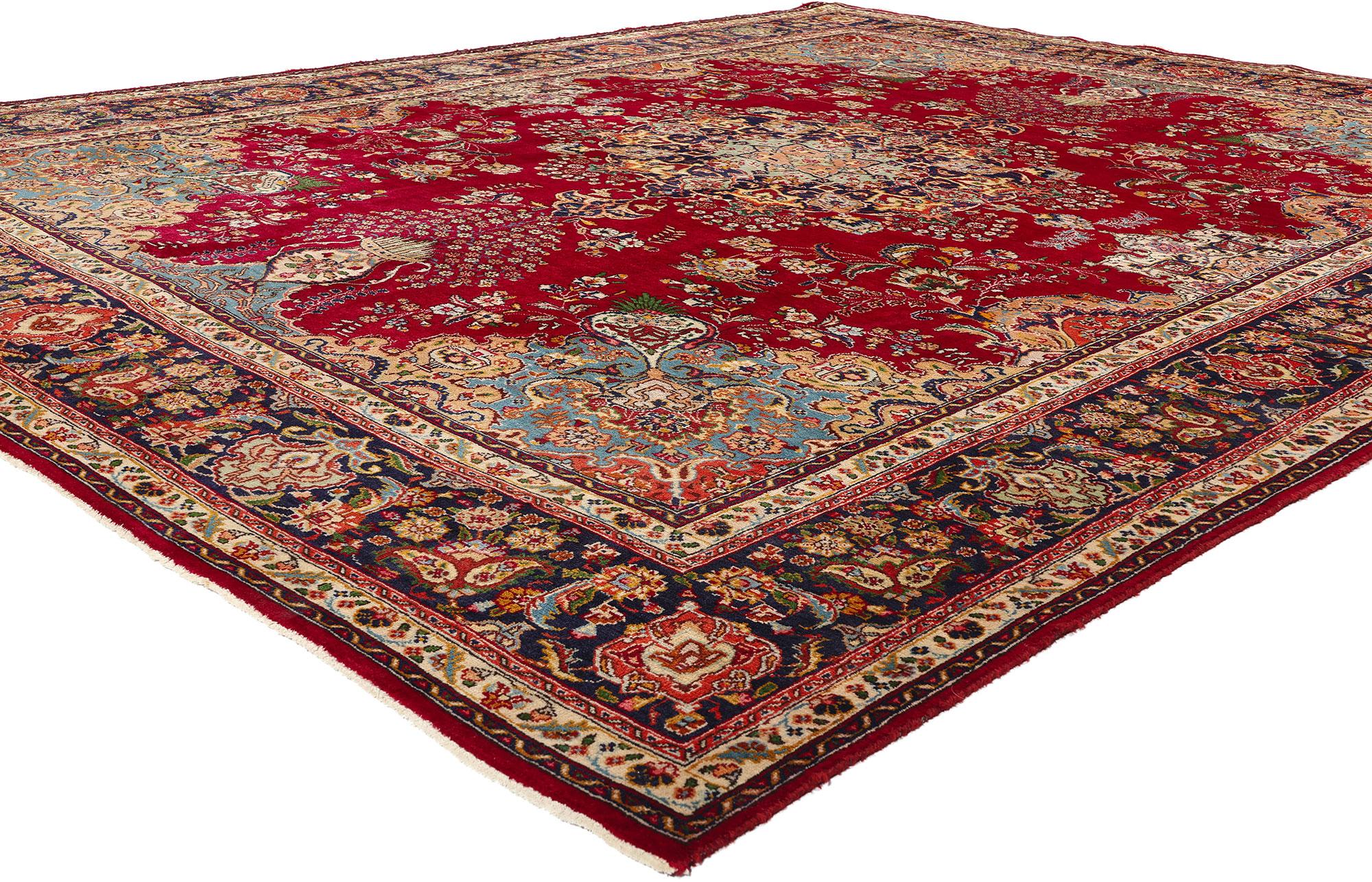 78814 Tapis persan Tabriz rouge vintage, 10'01 x 12'07.  Les tapis persans de Tabriz, originaires de la ville de Tabriz dans le nord-ouest de l'Iran, sont célébrés pour leur artisanat exceptionnel et leurs motifs complexes. Ces tapis noués à la main