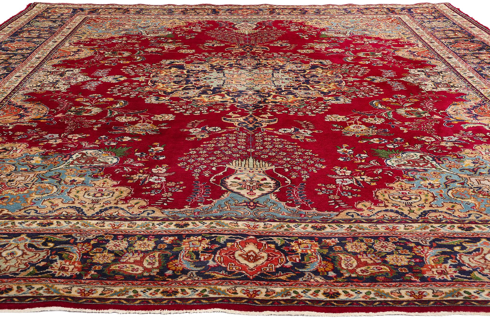 Perse Vieux tapis de Tabriz rouge persan à fleurs en vente