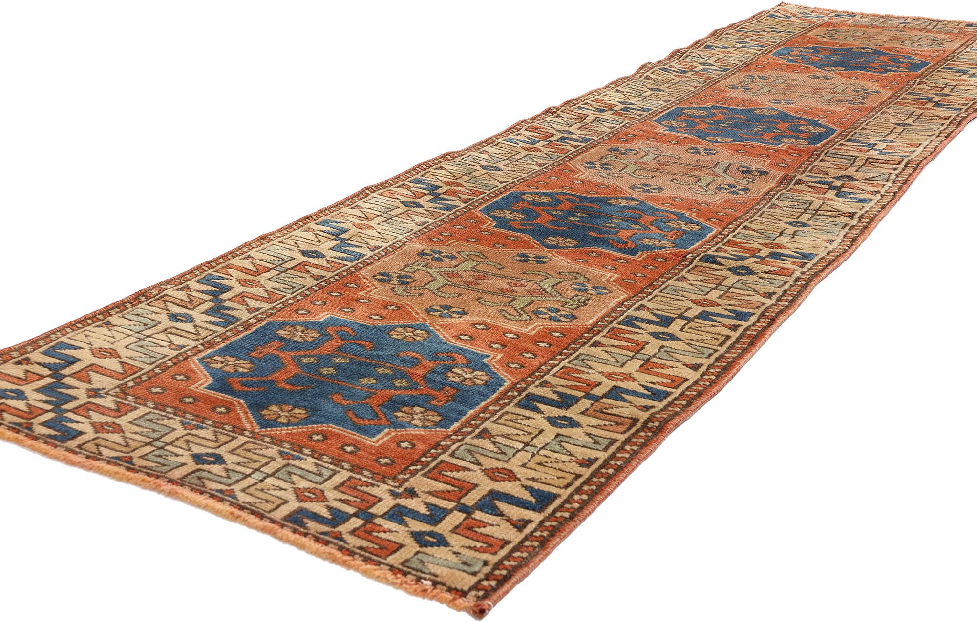 53943 Tapis persan vintage Hamadan Runner, 02'01 x 08'05. Les tapis persans Hamadan sont des tapis méticuleusement tissés à la main, originaires de la région de Hamadan en Iran, réputés pour leur savoir-faire exceptionnel et leurs techniques