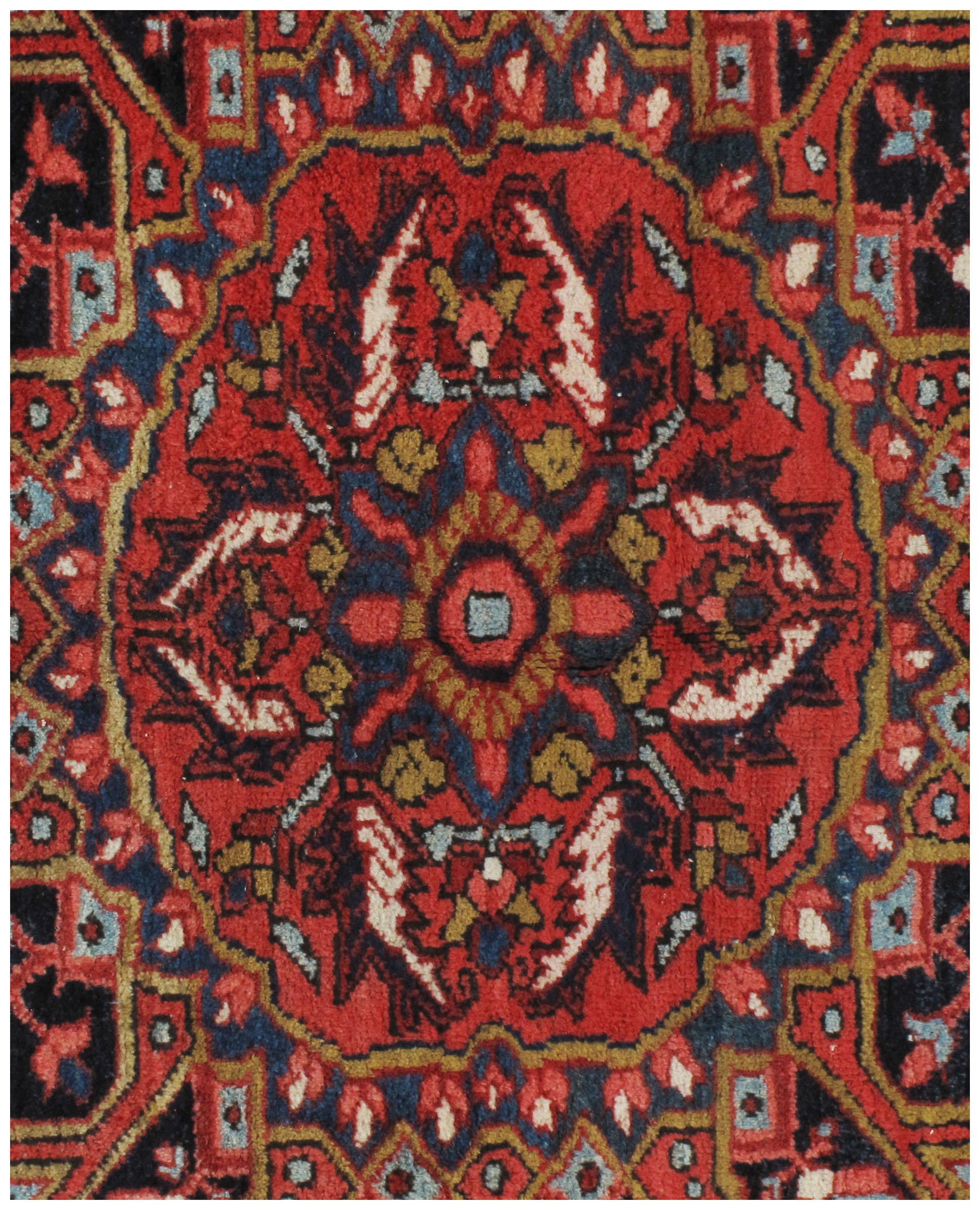 Vintage Rot Persisch Heriz Bereich Teppich  8'2 x 12' (20. Jahrhundert) im Angebot
