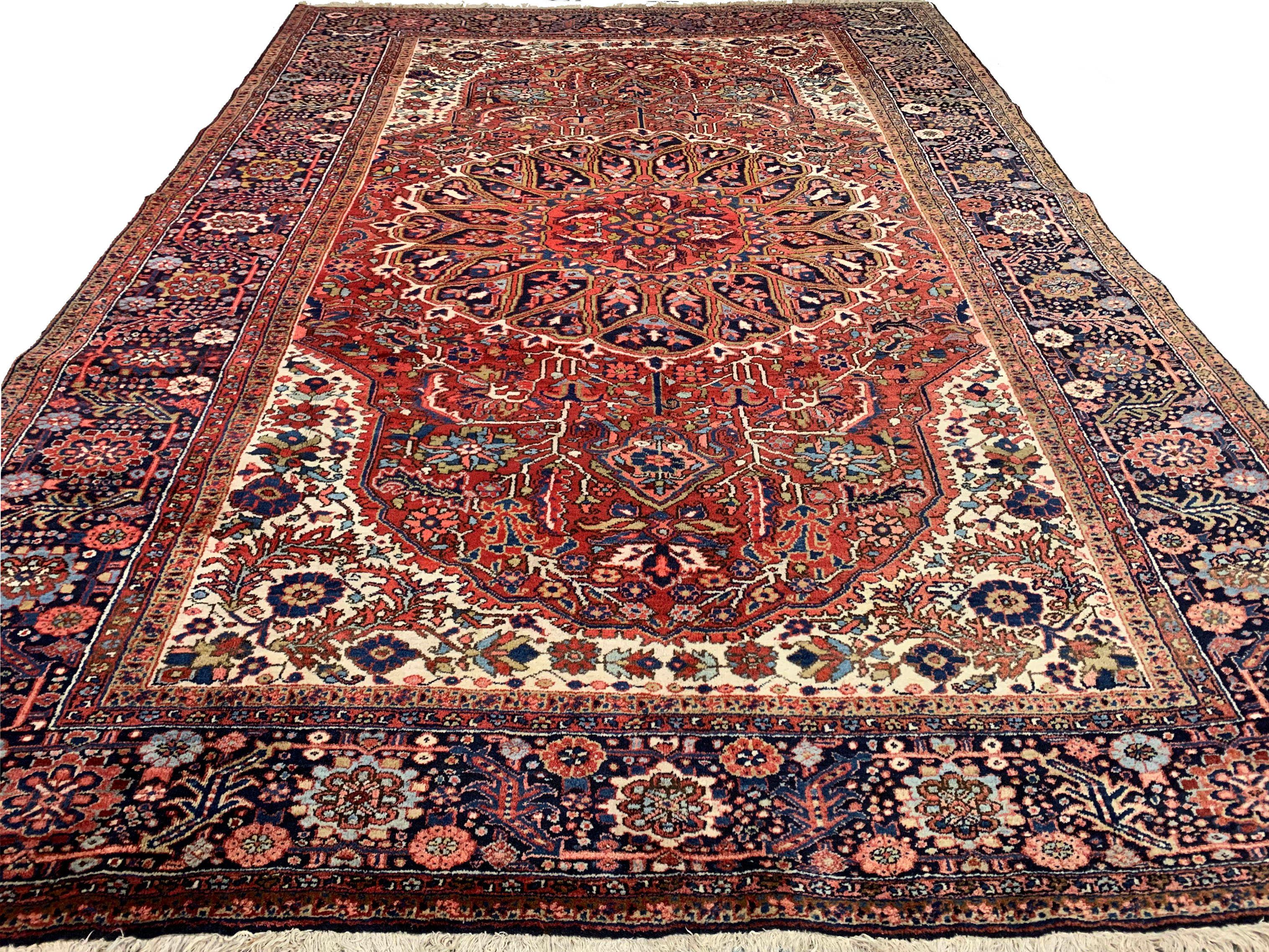 Vintage Rot Persisch Heriz Bereich Teppich  8'2 x 12' (Wolle) im Angebot