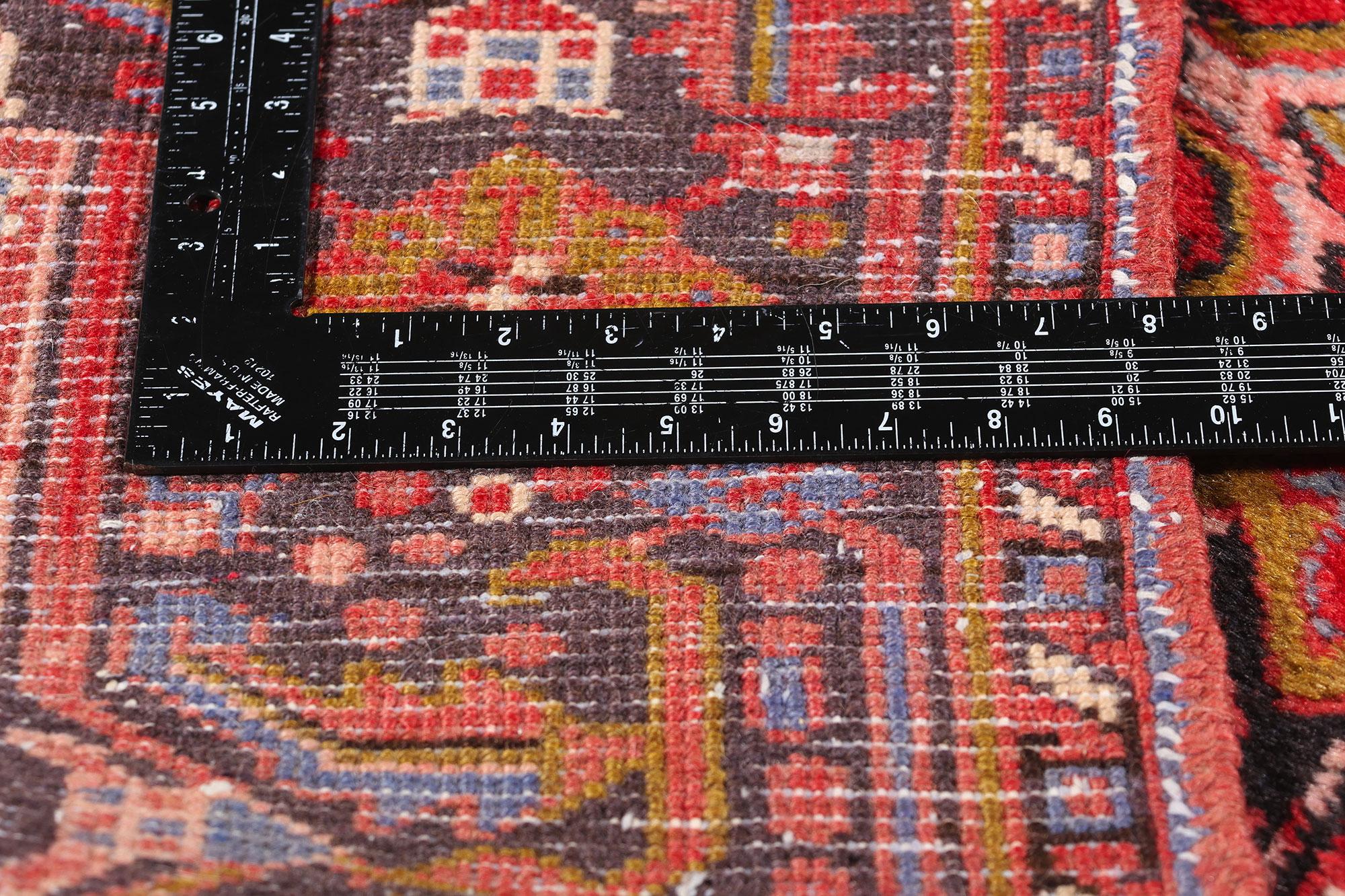 Roter persischer Heriz-Teppich im Vintage-Stil, 07'11 x 10'00 im Zustand „Gut“ im Angebot in Dallas, TX