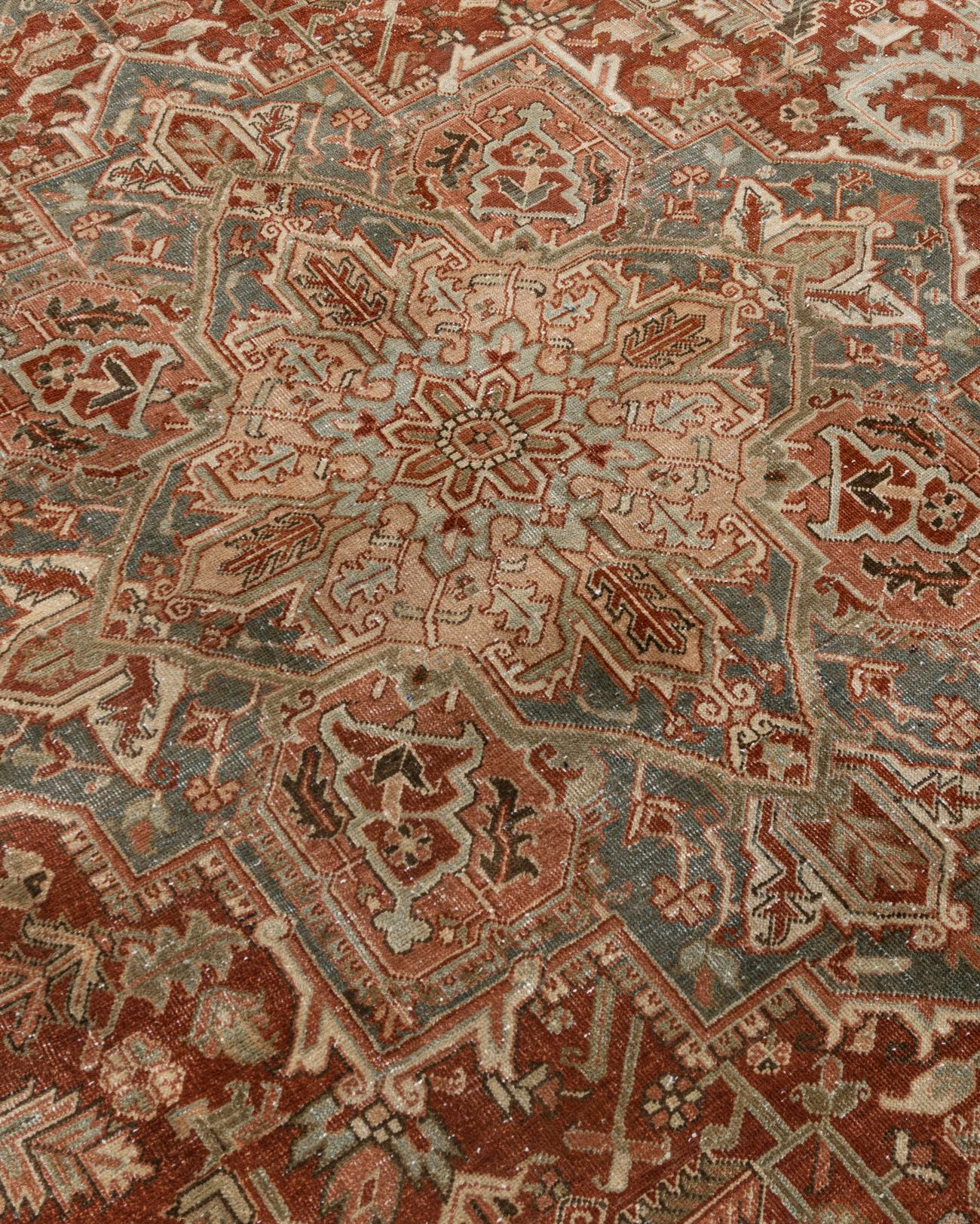 Tappeto persiano Heriz rosso vintage  8'5 x 11' In condizioni buone in vendita a New York, NY