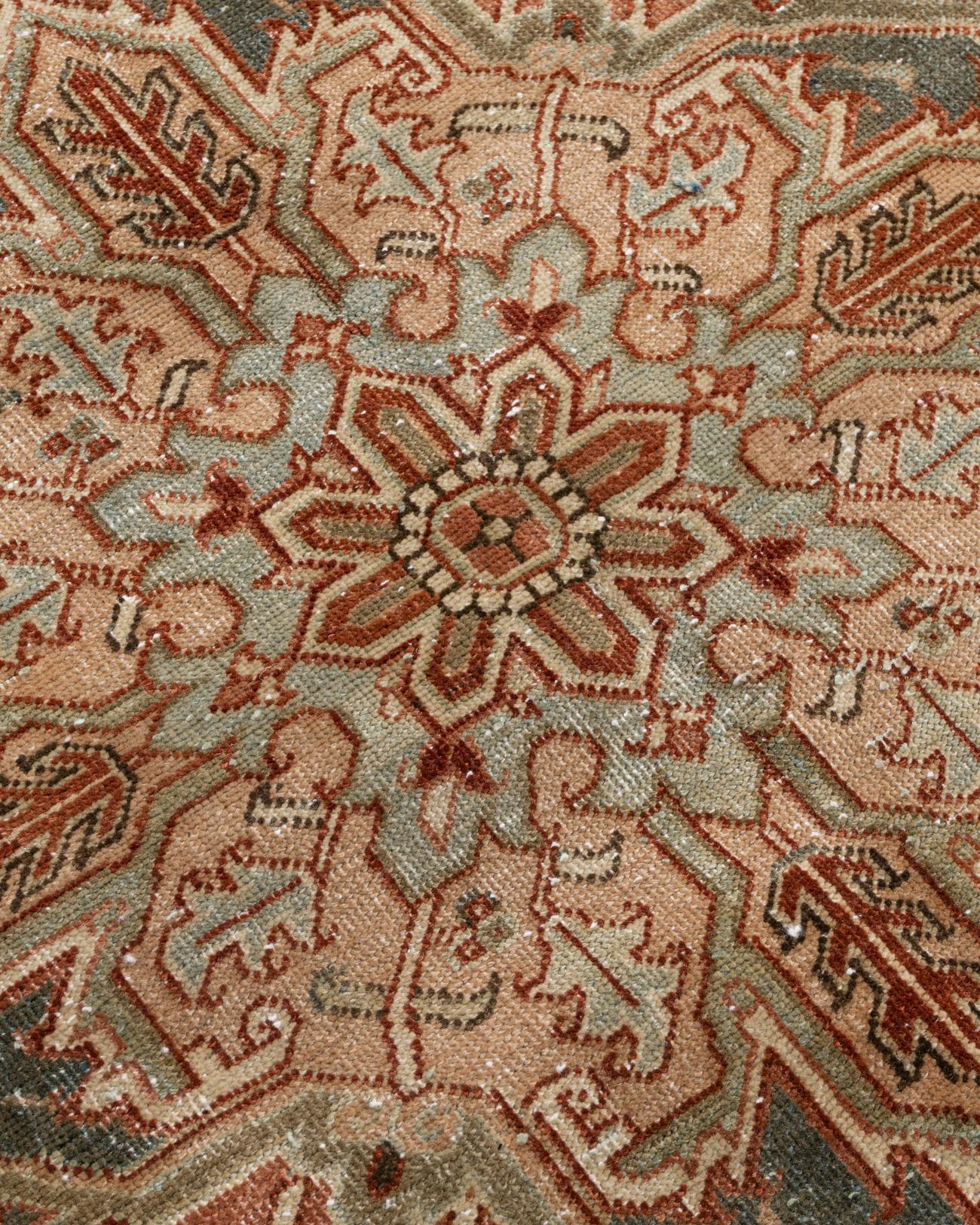 XX secolo Tappeto persiano Heriz rosso vintage  8'5 x 11' in vendita