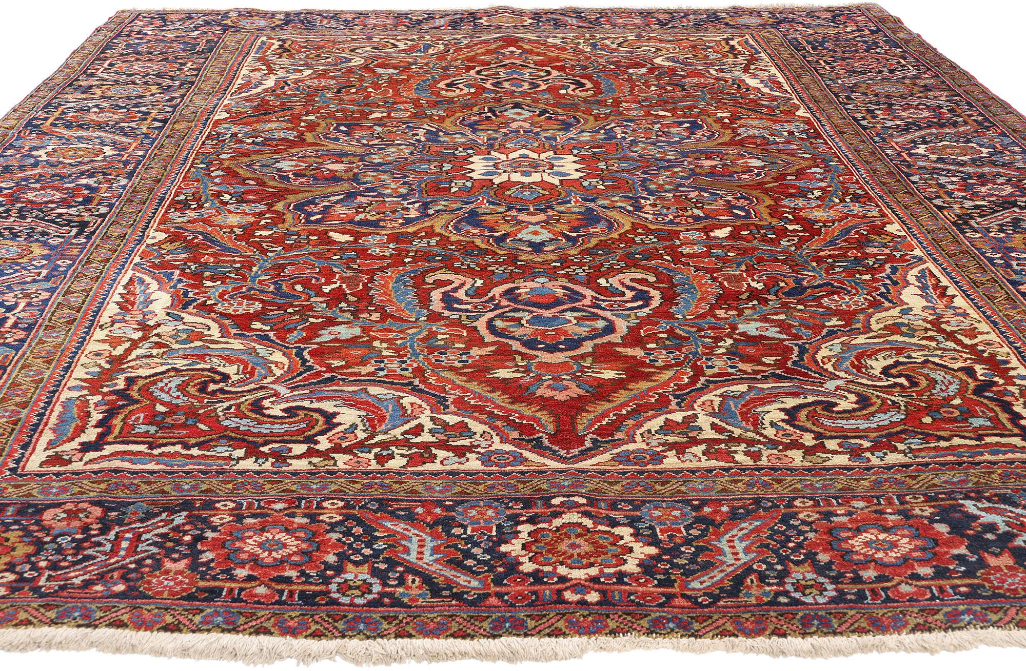 1940's Persian Heriz Carpet with Modern Style (Heriz Serapi) im Angebot