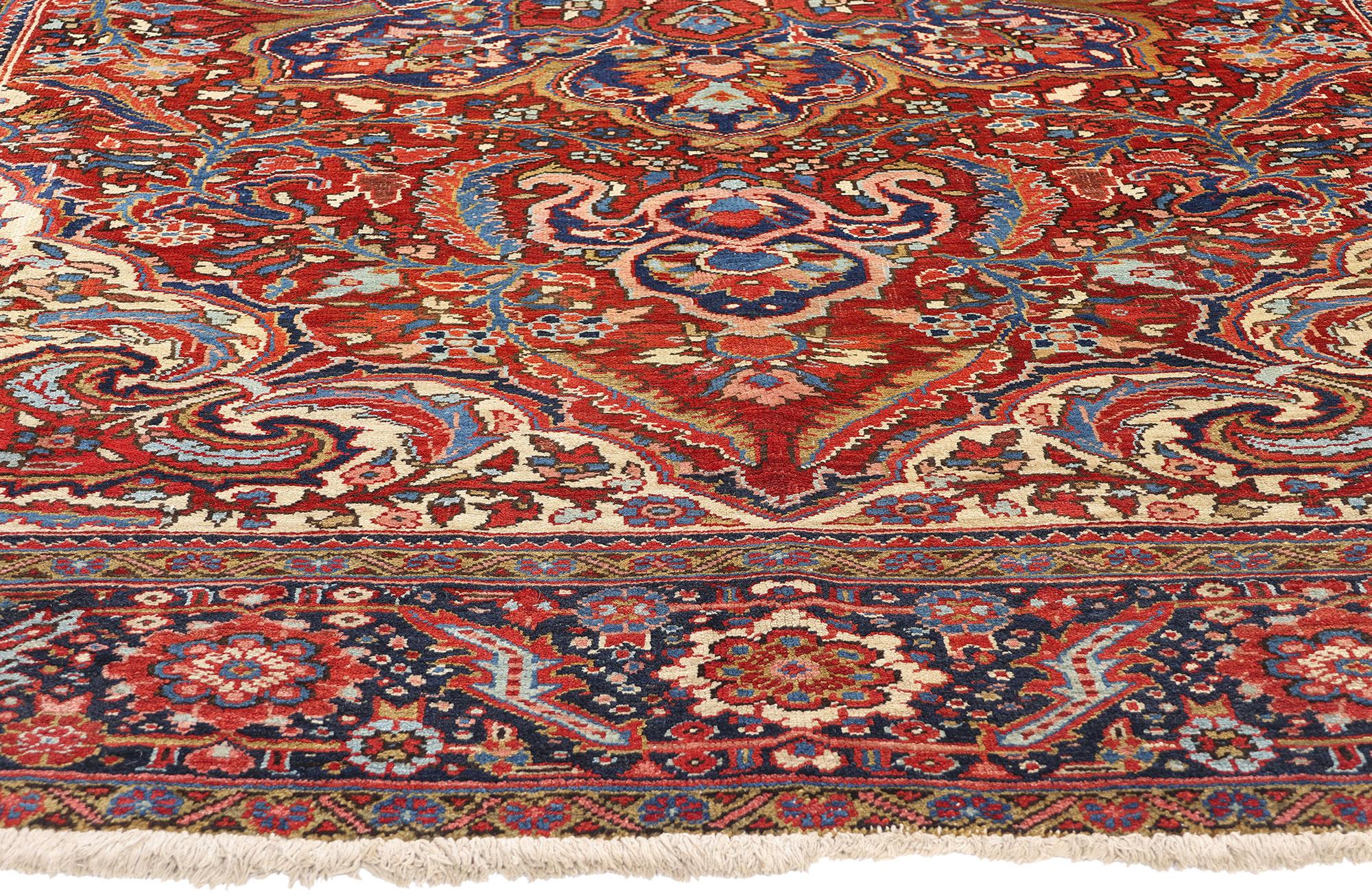 1940's Persian Heriz Carpet with Modern Style (Persisch) im Angebot