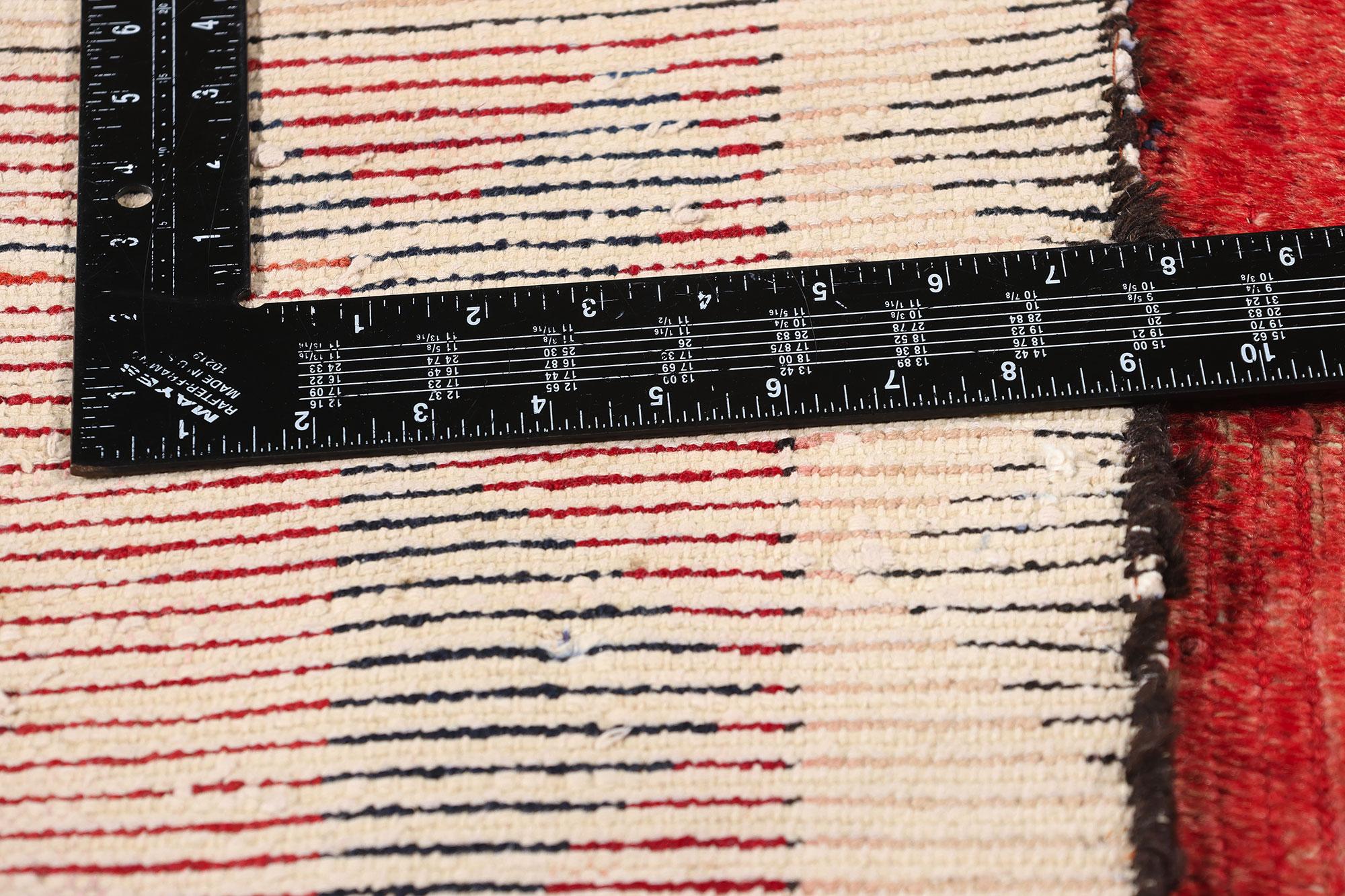 Alter roter persischer Lori-Teppich im Zustand „Gut“ im Angebot in Dallas, TX