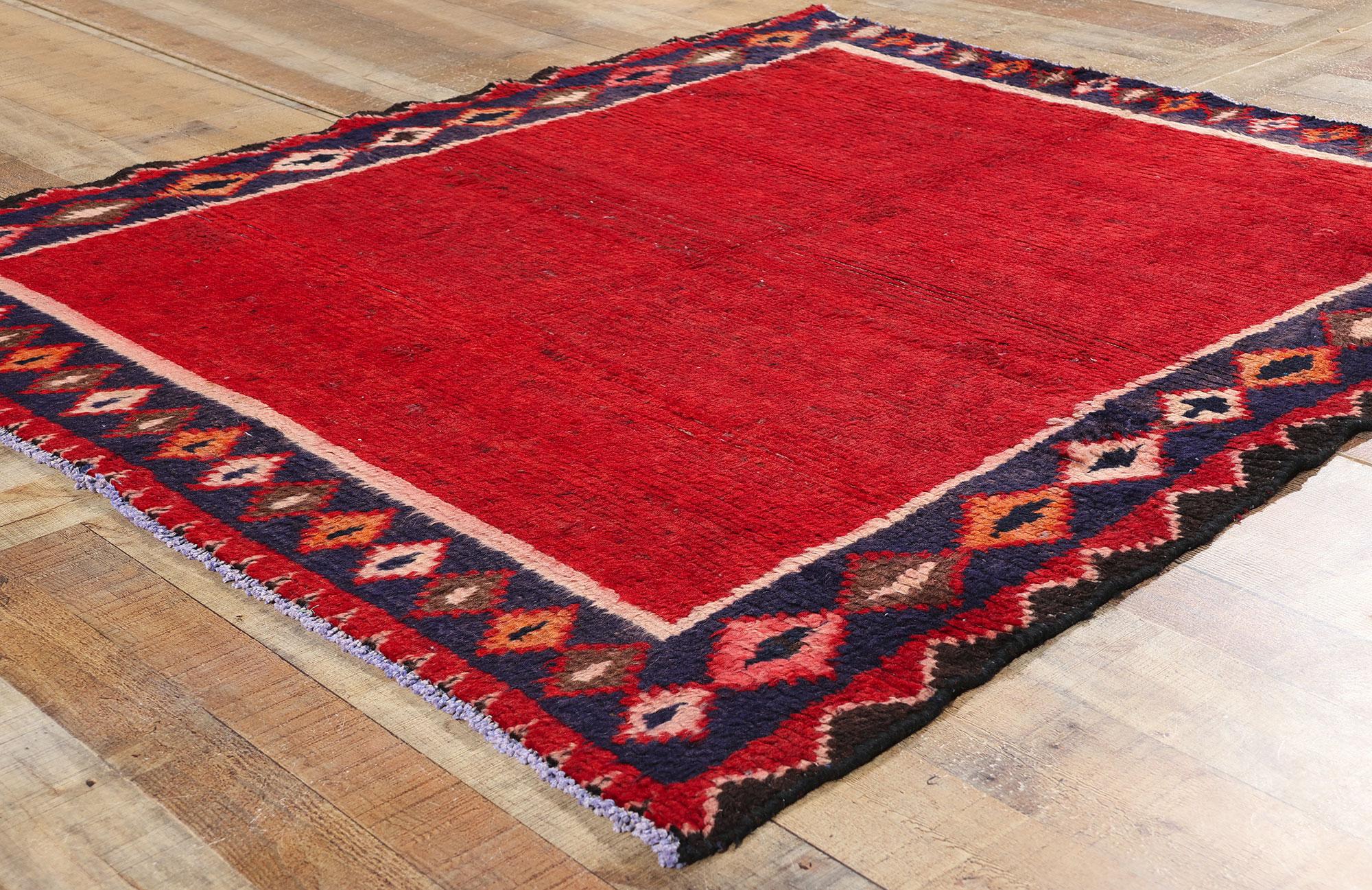 XX secolo Tappeto persiano Vintage By rosso con bordo a diamante in vendita