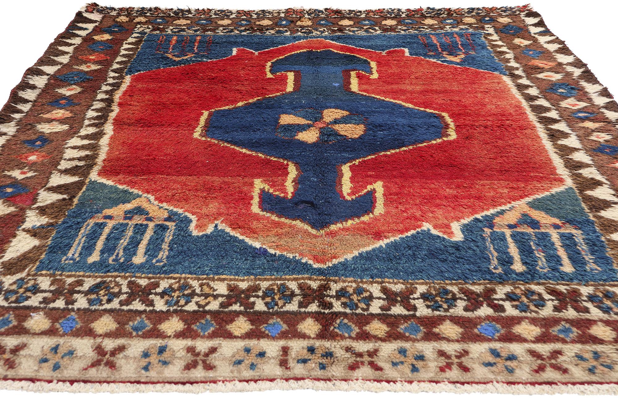 Alter roter persischer Lori-Diamant-Teppich (Moderne der Mitte des Jahrhunderts) im Angebot